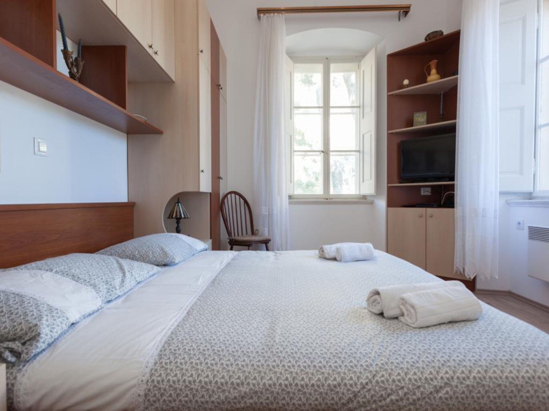 Ruim 2-slaapkamerappartement met zeezicht en terras op 260m van de oude stad - foto 25