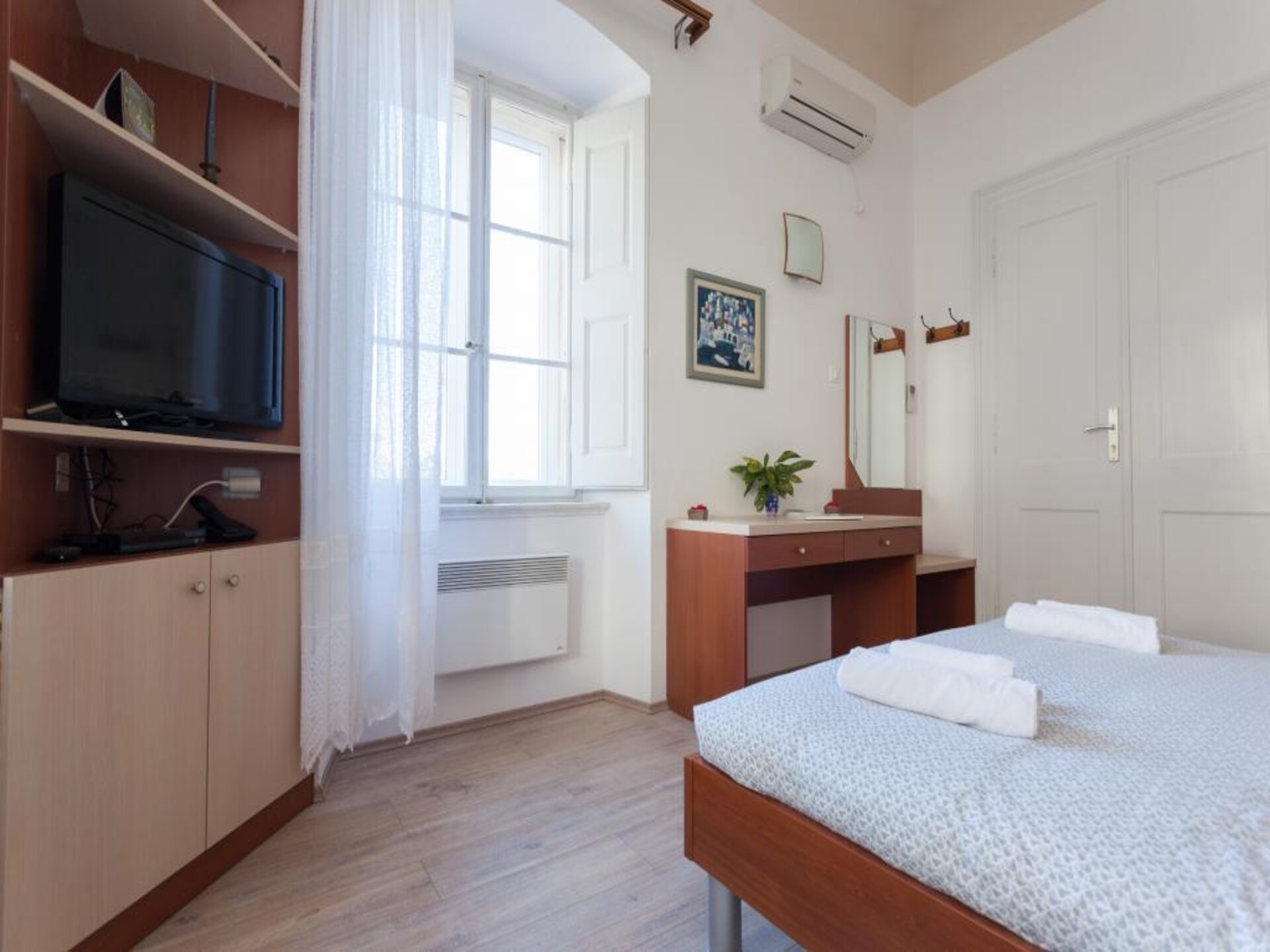 Ruim 2-slaapkamerappartement met zeezicht en terras op 260m van de oude stad - foto 19