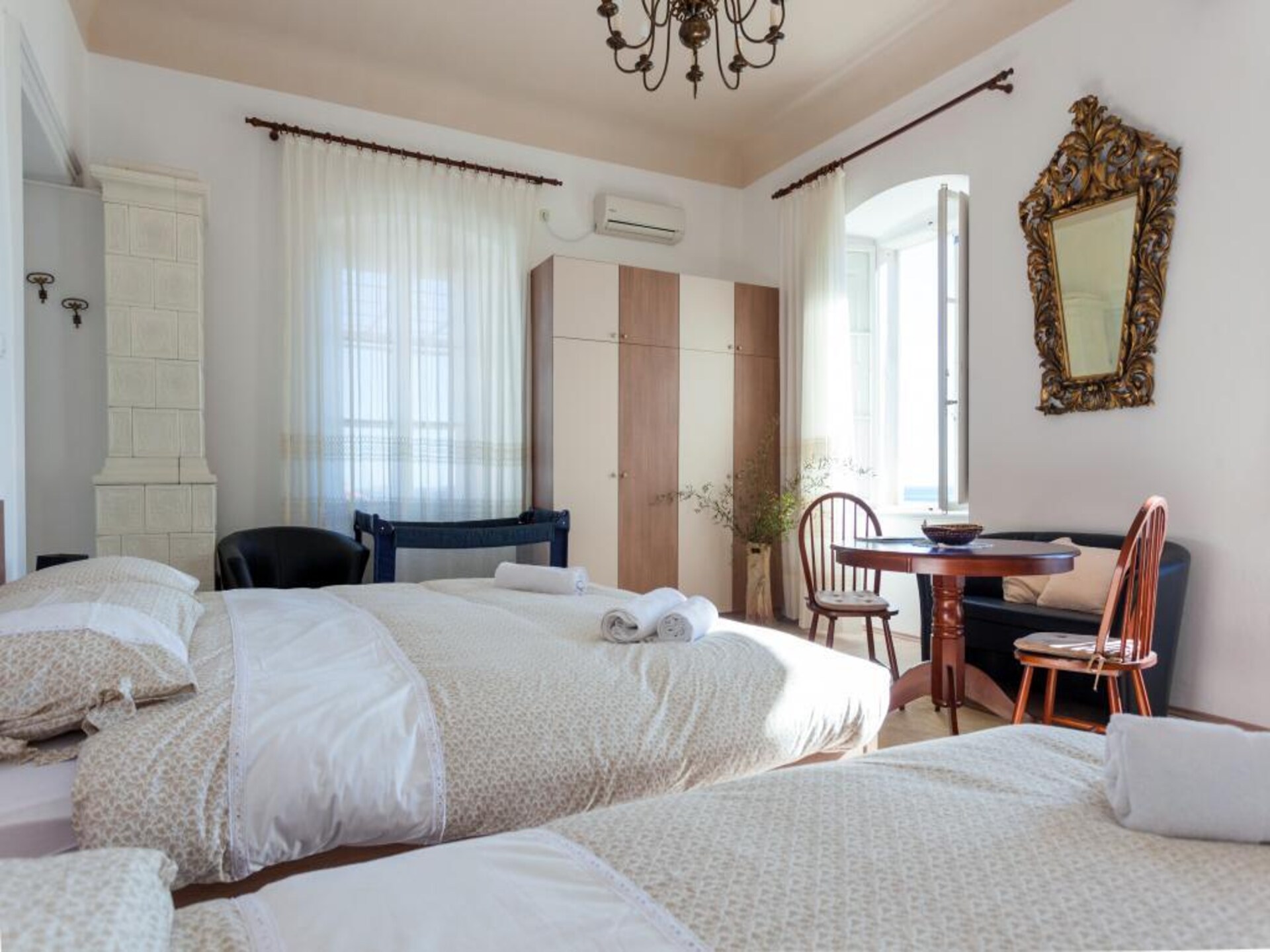 Ruim 2-slaapkamerappartement met zeezicht en terras op 260m van de oude stad - foto 14
