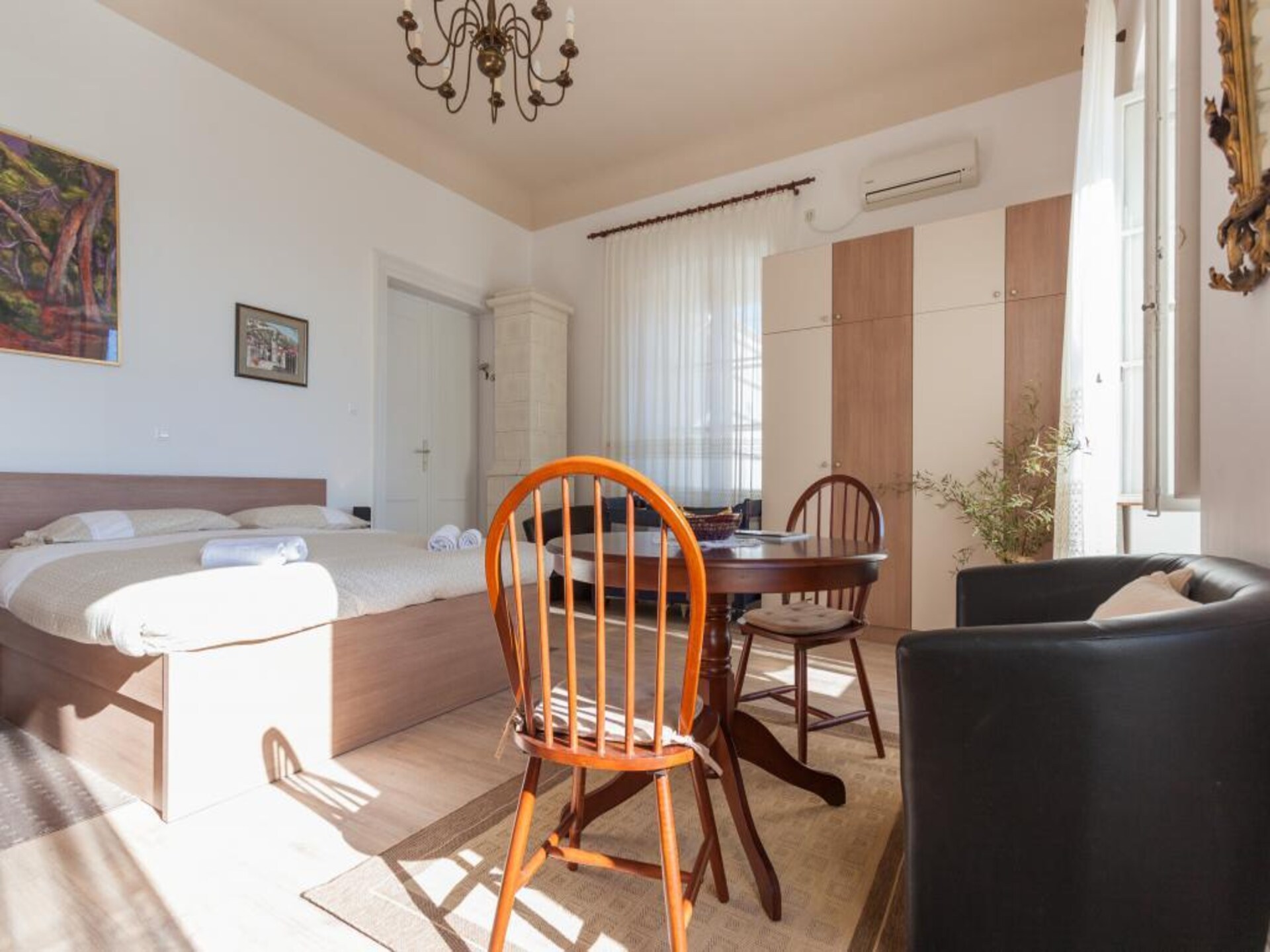 Ruim 2-slaapkamerappartement met zeezicht en terras op 260m van de oude stad - foto 18