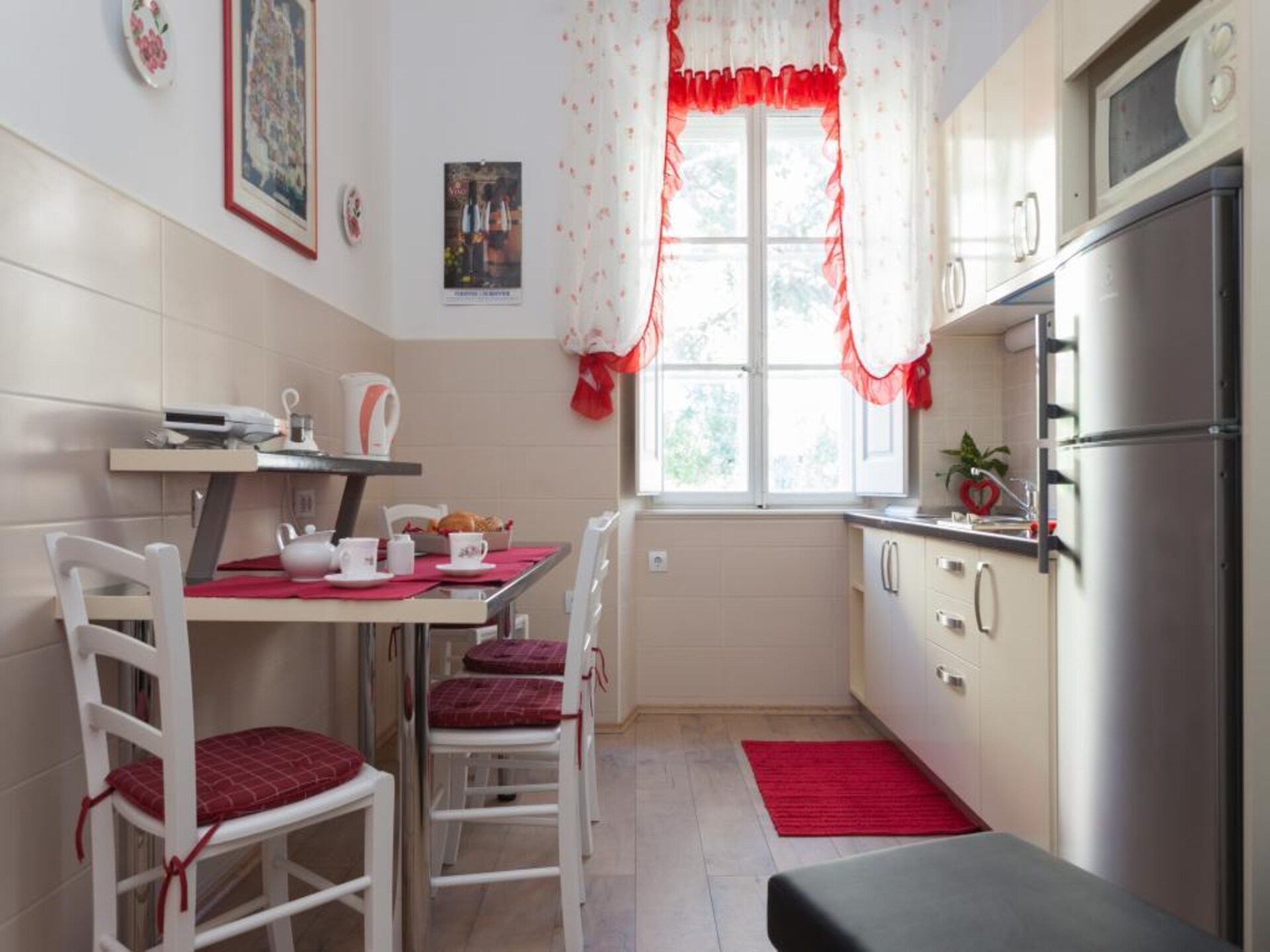 Ruim 2-slaapkamerappartement met zeezicht en terras op 260m van de oude stad - foto 7