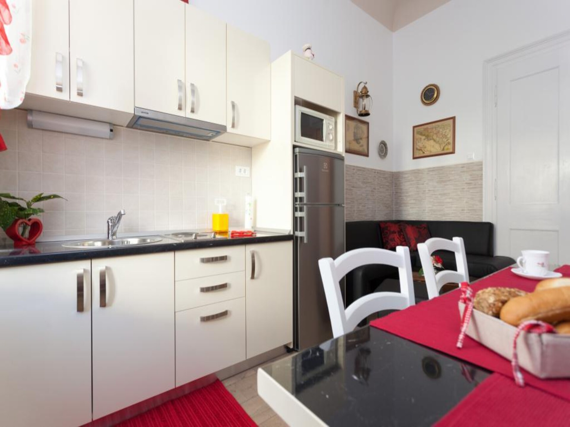 Ruim 2-slaapkamerappartement met zeezicht en terras op 260m van de oude stad - foto 5
