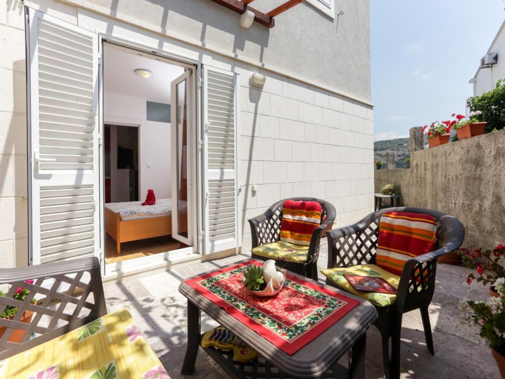Knus appartement met zonnig terras, op loopafstand van strand en de oude stad - foto 1