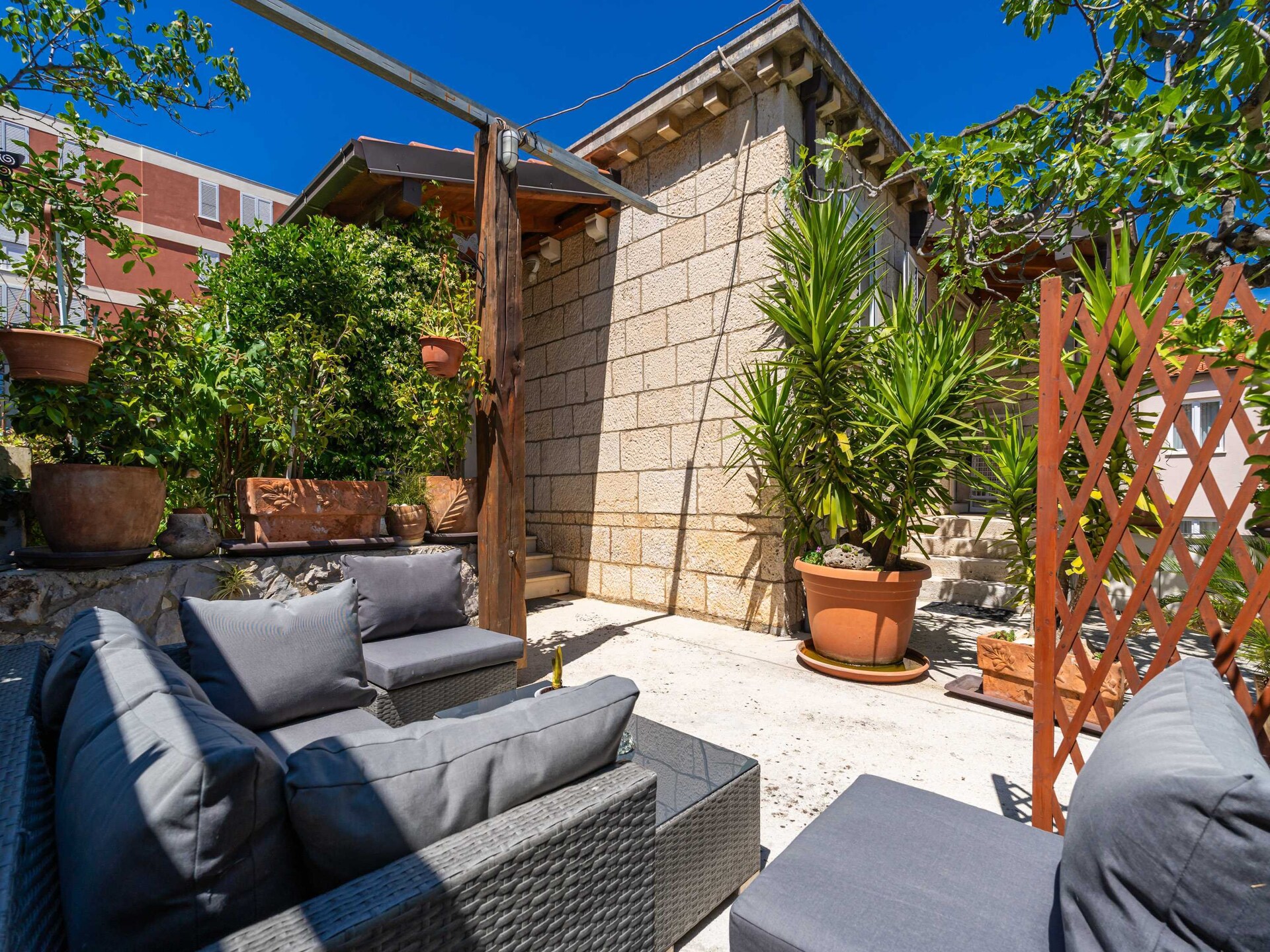 Compacte studio met zonnig terras in Lapad, op loopafstand van stranden - foto 28