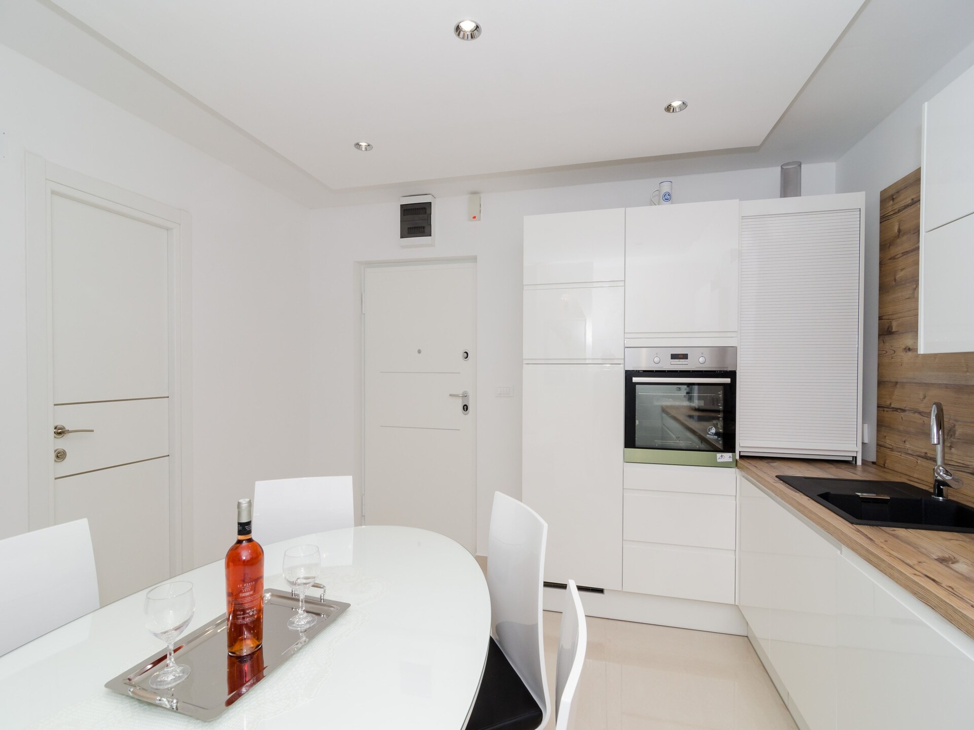 Modern 2-kamerappartement met balkon en uitzicht, op loopafstand van Old Town - foto 8