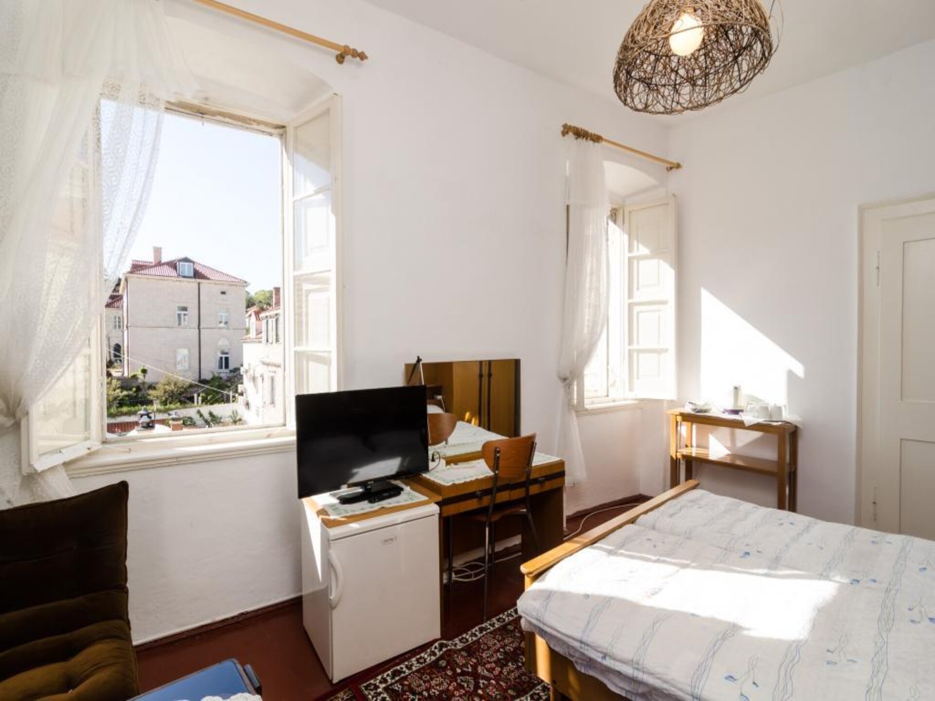 Comfort Double Room met Patio in Pile, 200m van strand en oude stad - foto 6