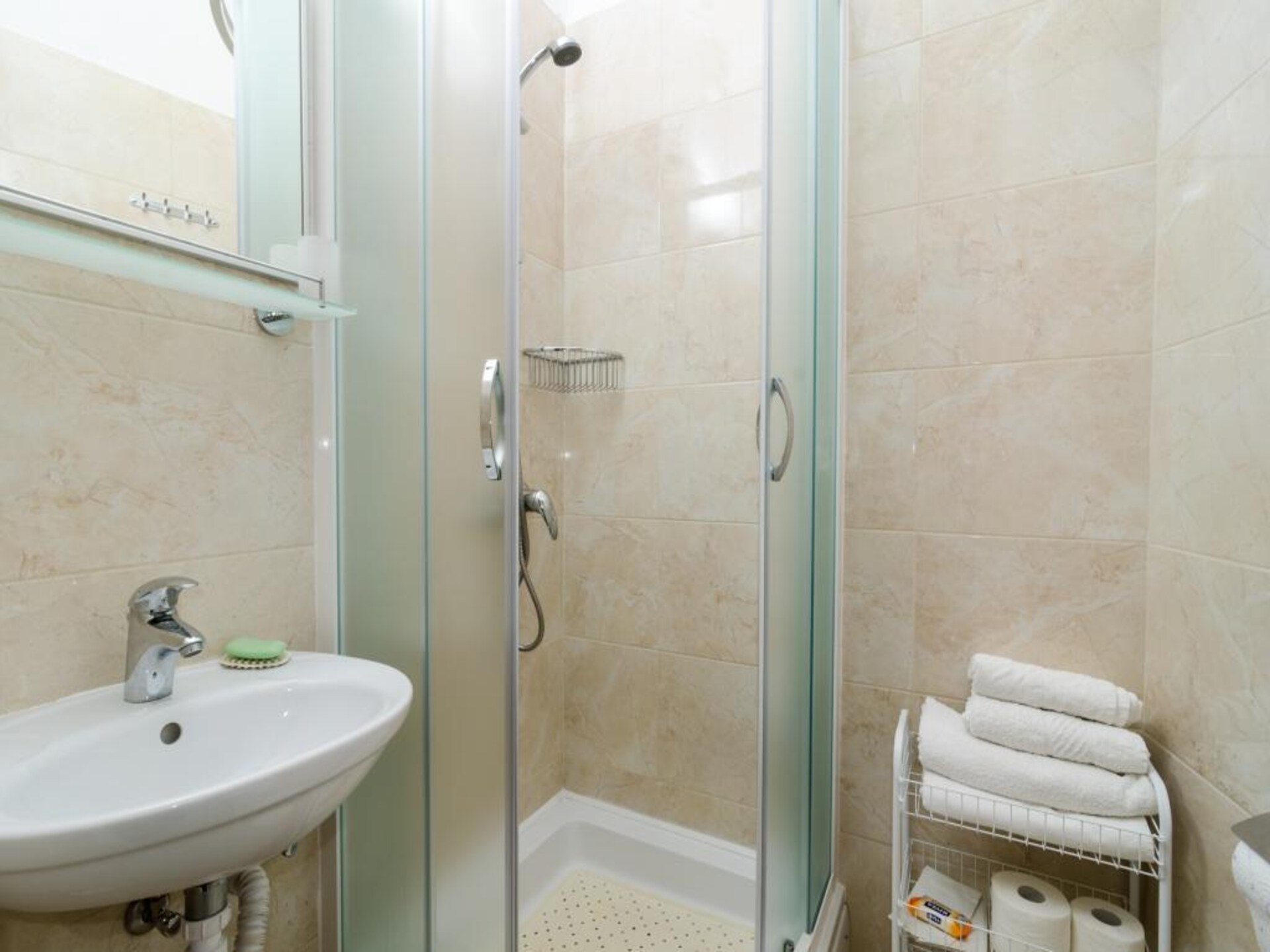 Comfort Double Room met Patio in Pile, 200m van strand en oude stad - foto 8