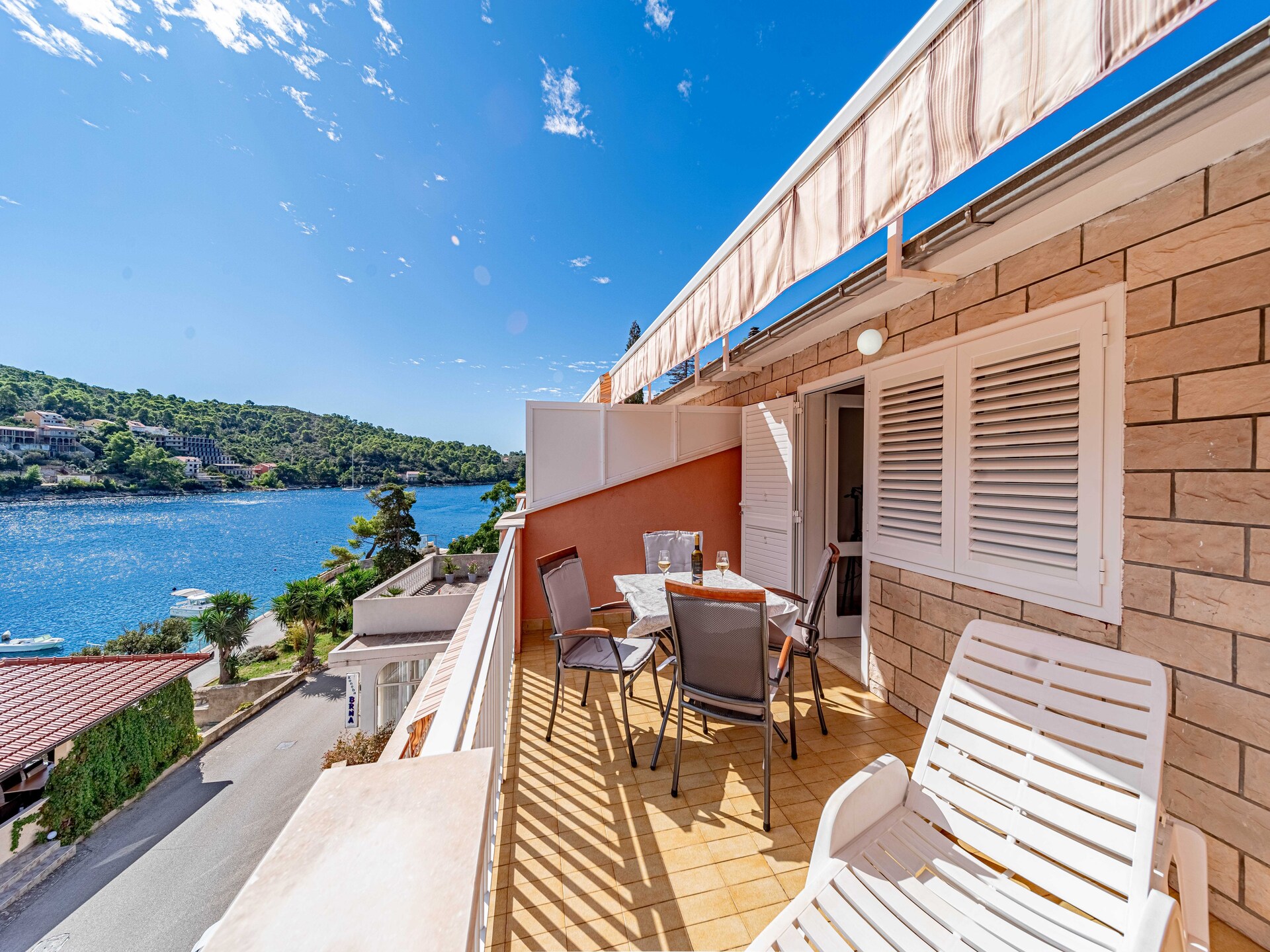 Appartement met zeezicht en balkon, direct bij het strand in Smokvica - foto 21