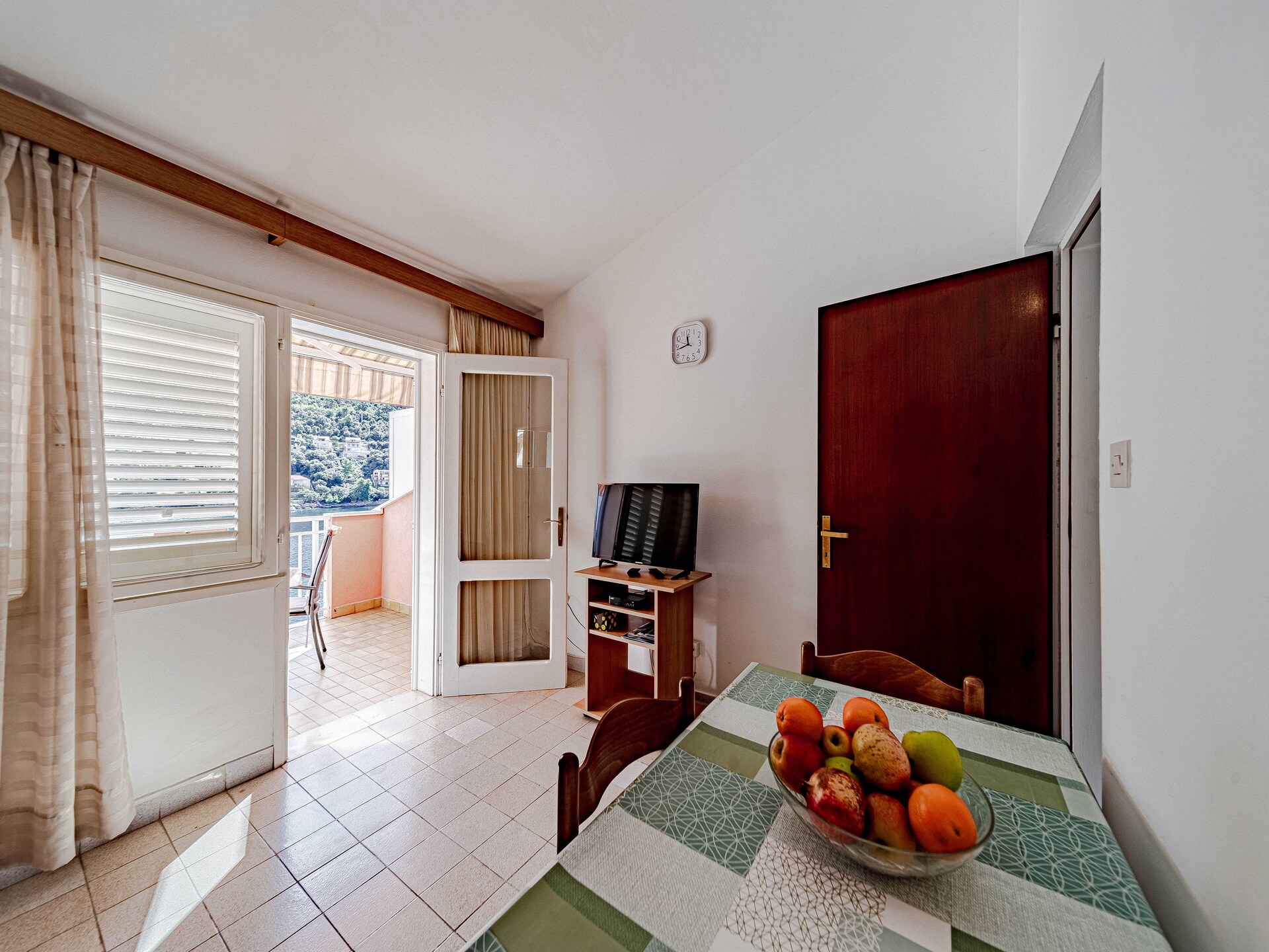 Appartement met zeezicht en balkon, direct bij het strand in Smokvica - foto 2