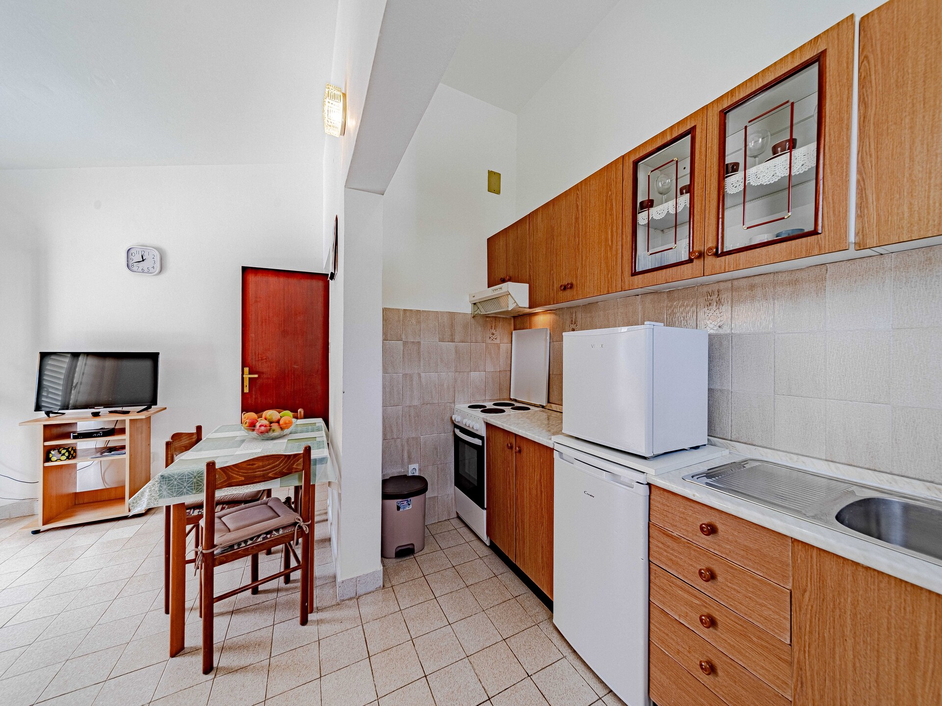 Appartement met zeezicht en balkon, direct bij het strand in Smokvica - foto 9