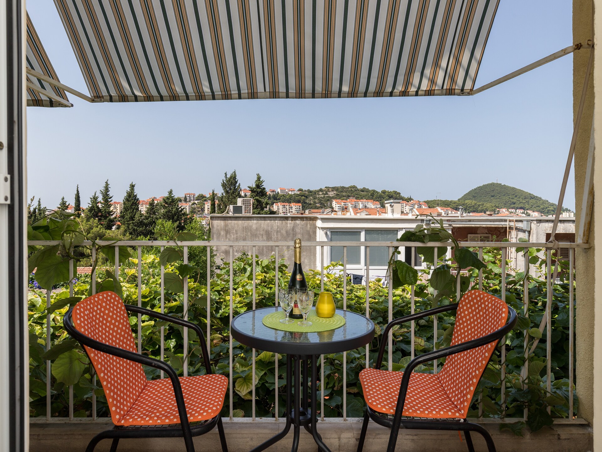Knusse kamer met balkon en tuinzicht in rustige buurt bij Dubrovnik - foto 8
