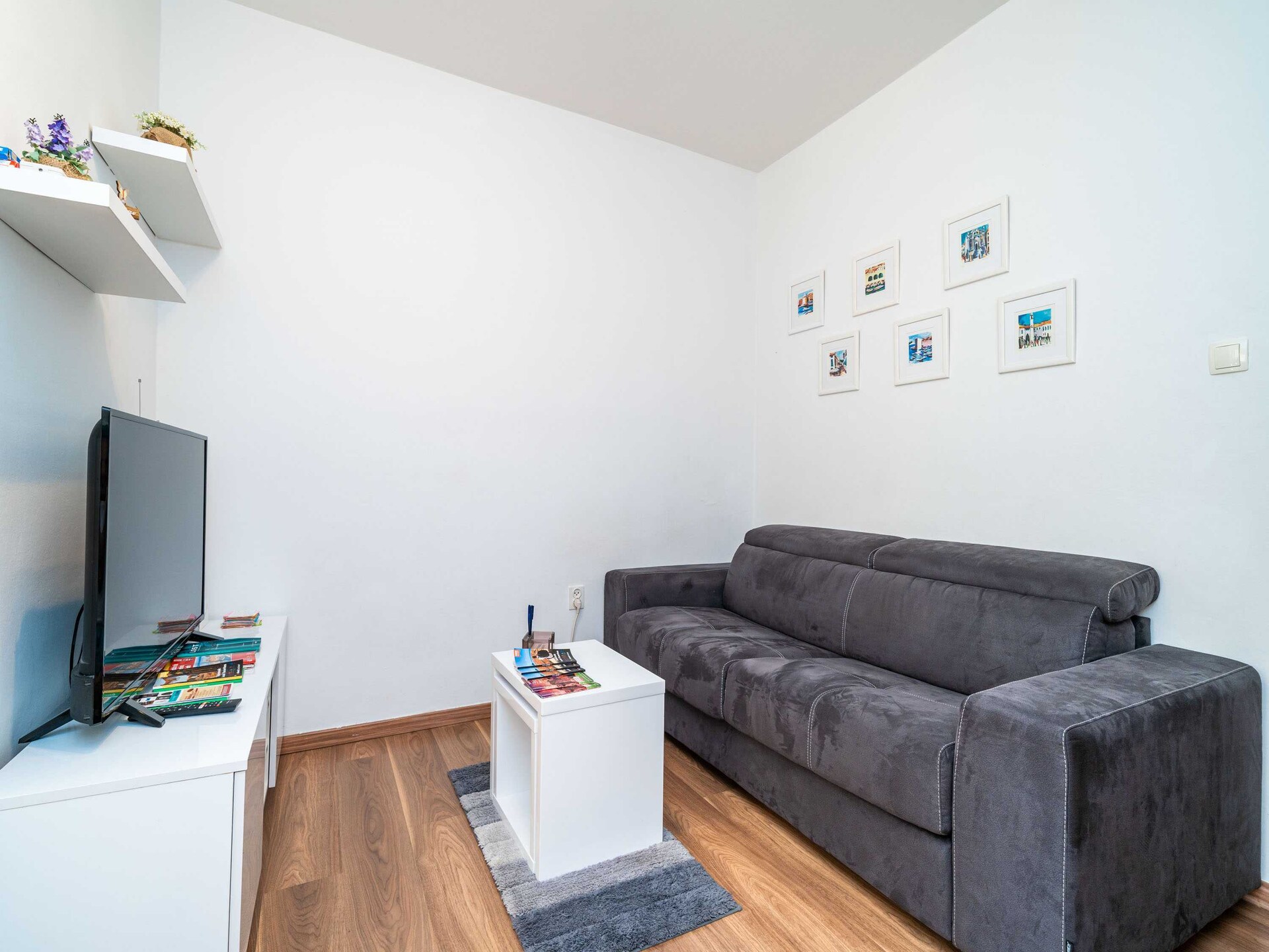 Comfortabel appartement met parkeren, op 2 km van de historische binnenstad - foto 1