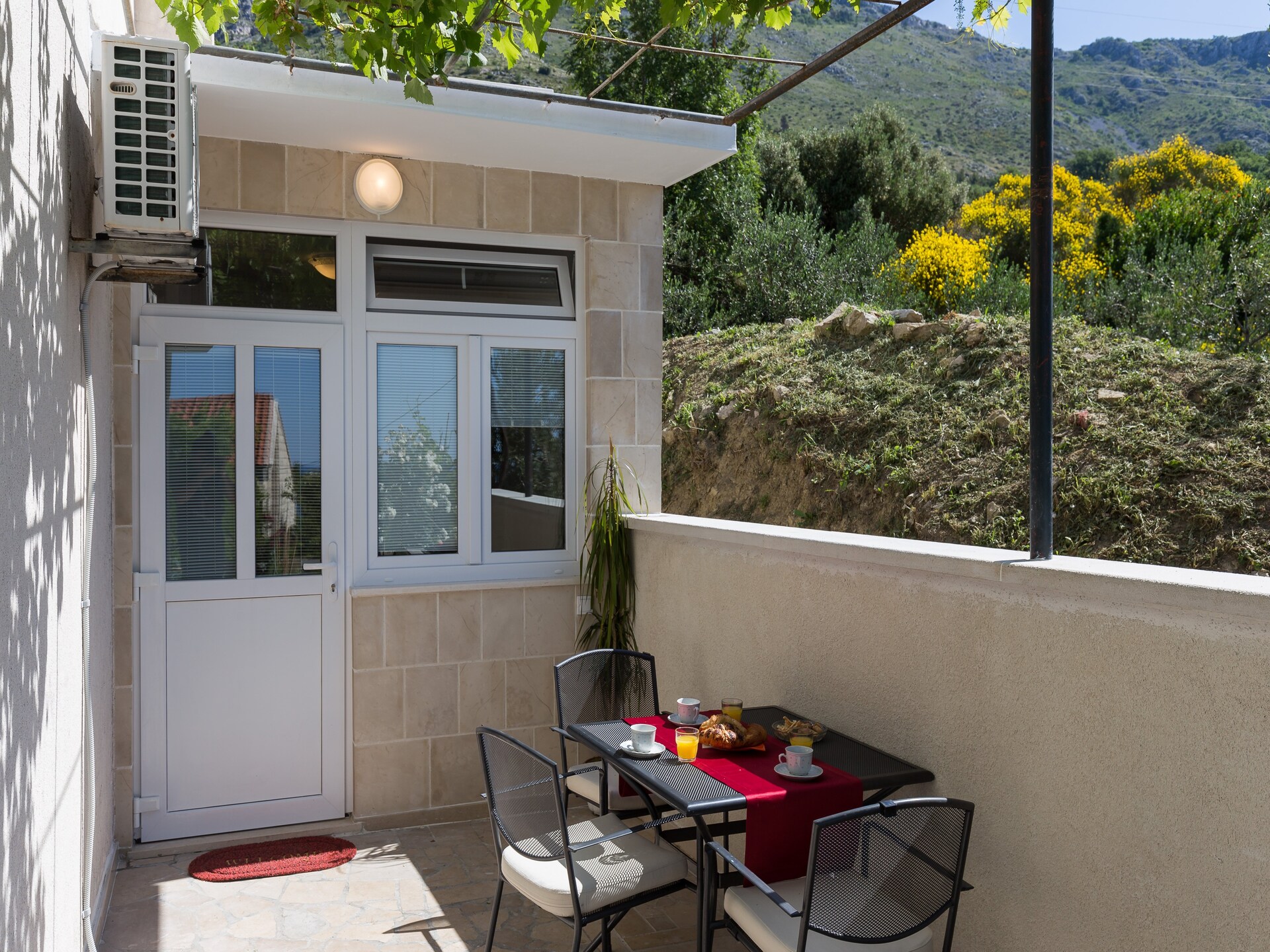 Sfeervol appartement met terras en deels zeezicht nabij Dubrovnik - foto 1
