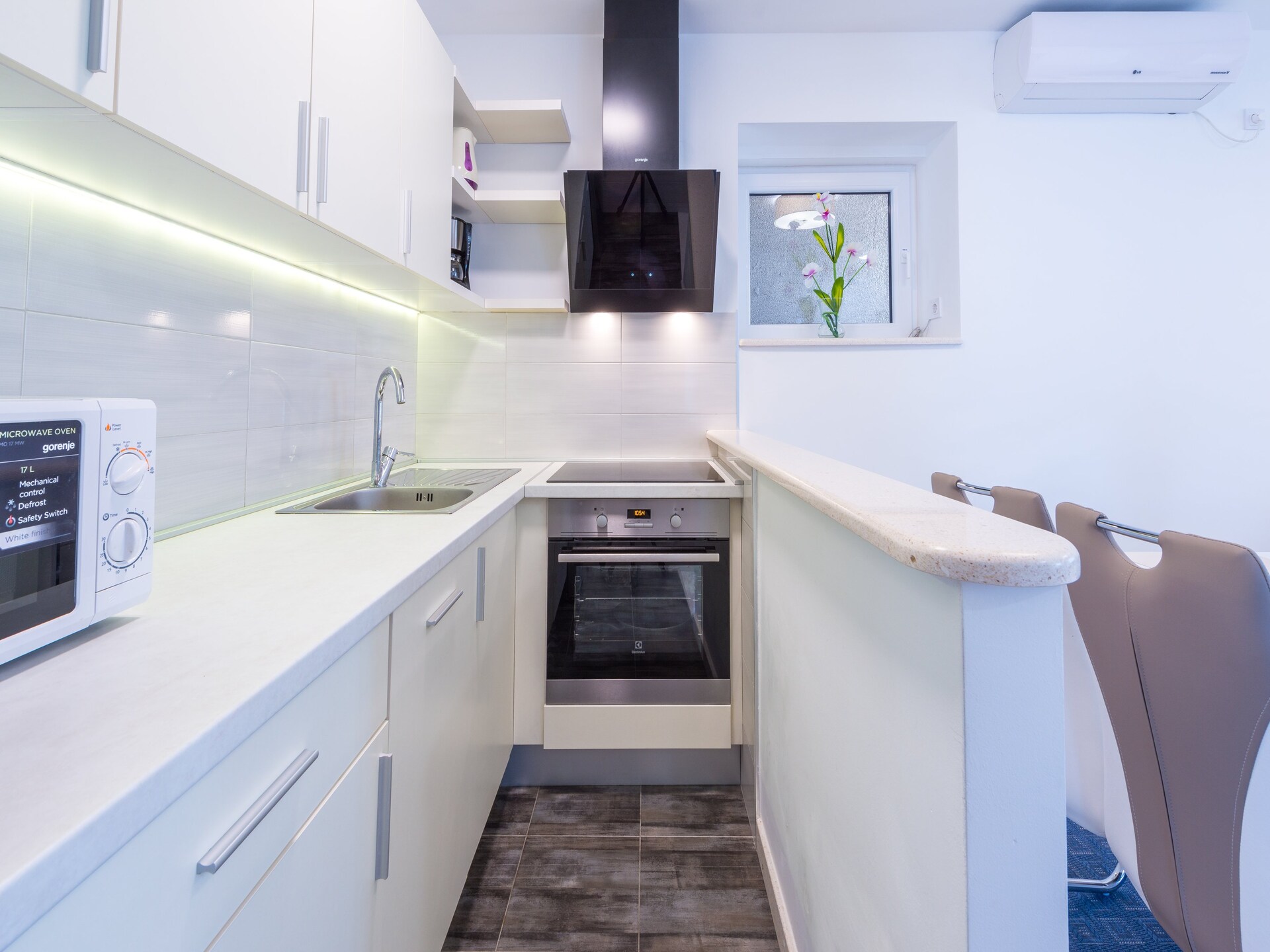 Rustiek appartement met balkon en zeezicht op Babin Kuk, vlakbij strand - foto 15
