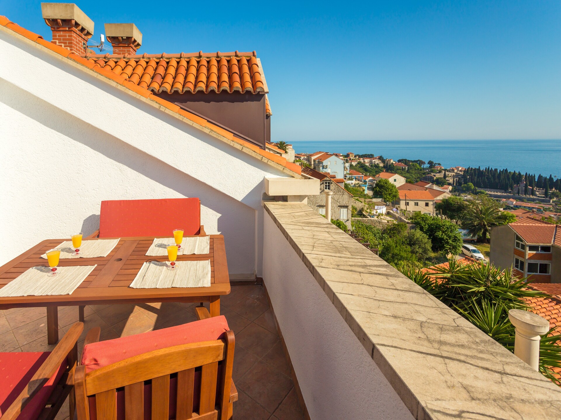 Zonovergoten appartement met balkon en weids uitzicht over de Adriatische Zee - foto 1