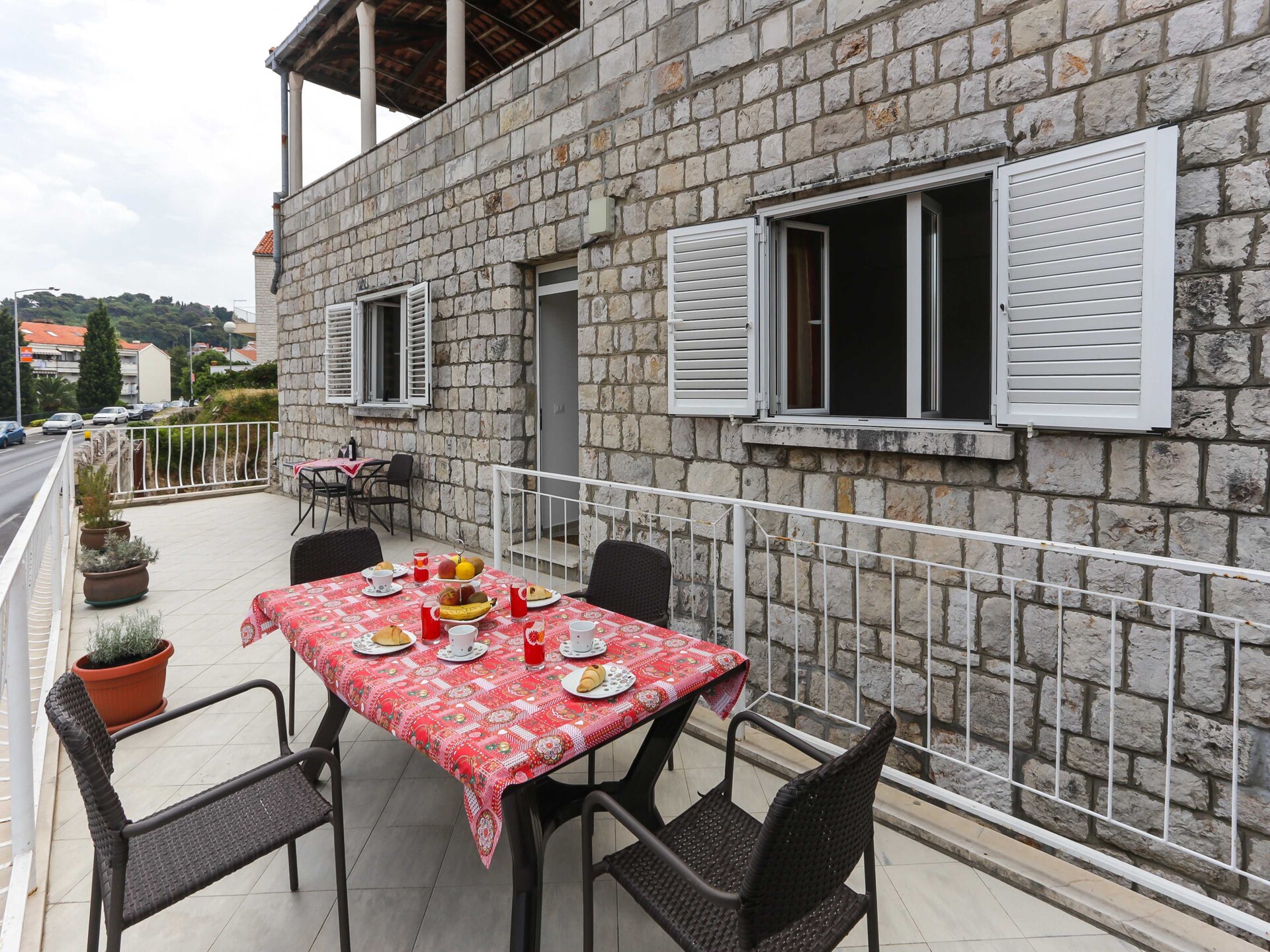 Ruim appartement met terras in Lapad, vlakbij strand en oude stad Dubrovnik - foto 1