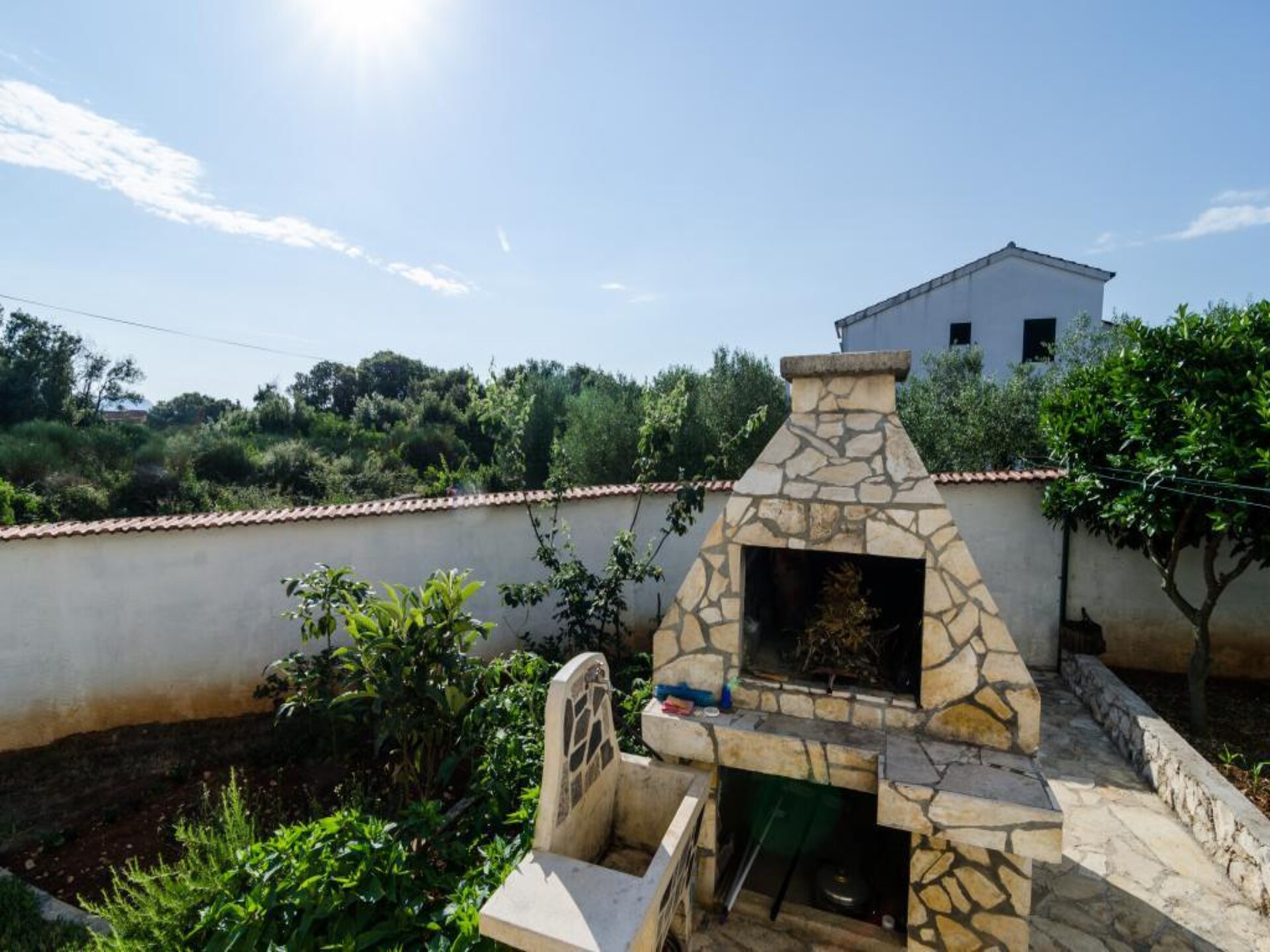 Knus studio-appartement met terras op 100m van het strand in Drače - foto 9
