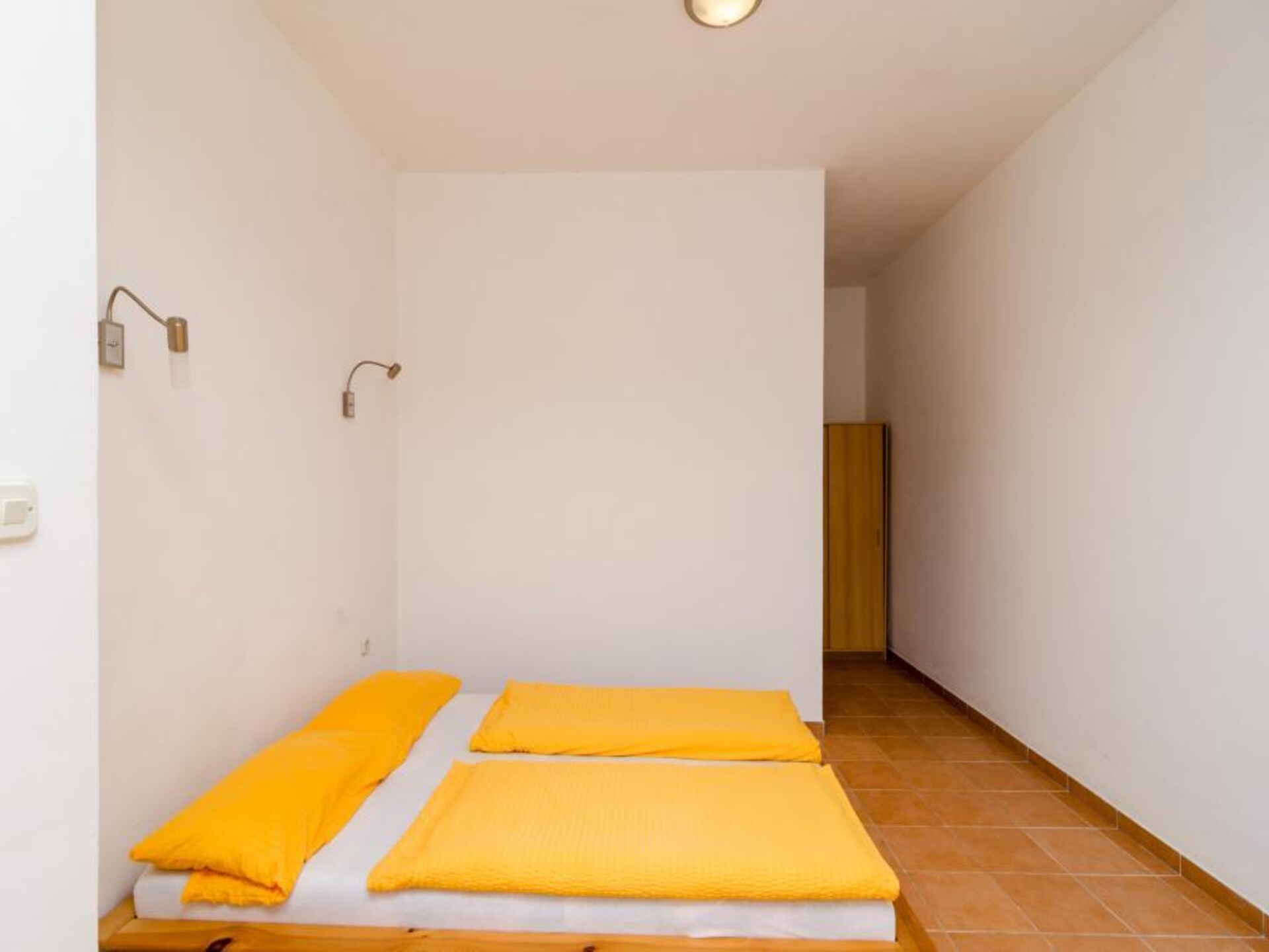 Knus studio-appartement met terras op 100m van het strand in Drače - foto 6