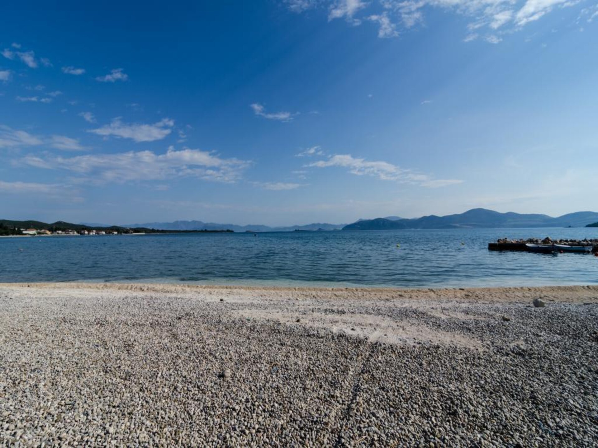 Knus studio-appartement met terras op 100m van het strand in Drače - foto 10
