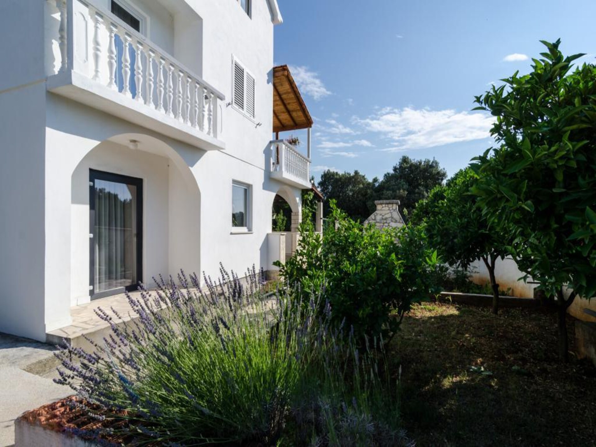 Knus studio-appartement met terras op 100m van het strand in Drače - foto 19
