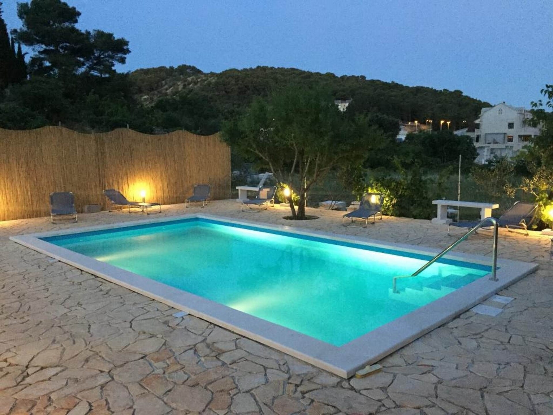 4-persoons appartement met terras in Pucisca, Brac - foto 11