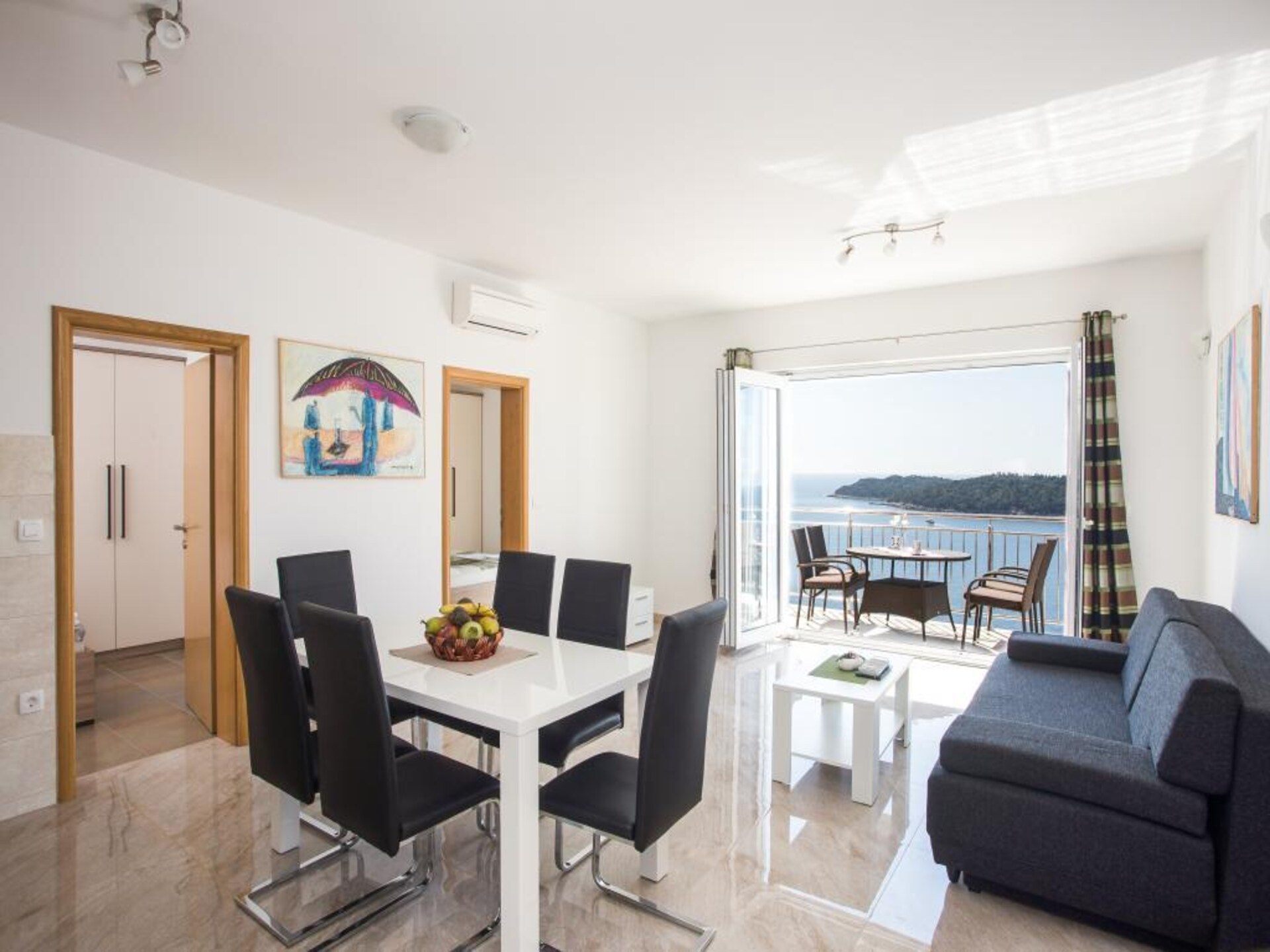 Driekamerappartement met balkon en uitzicht op zee en de oude stad - foto 3