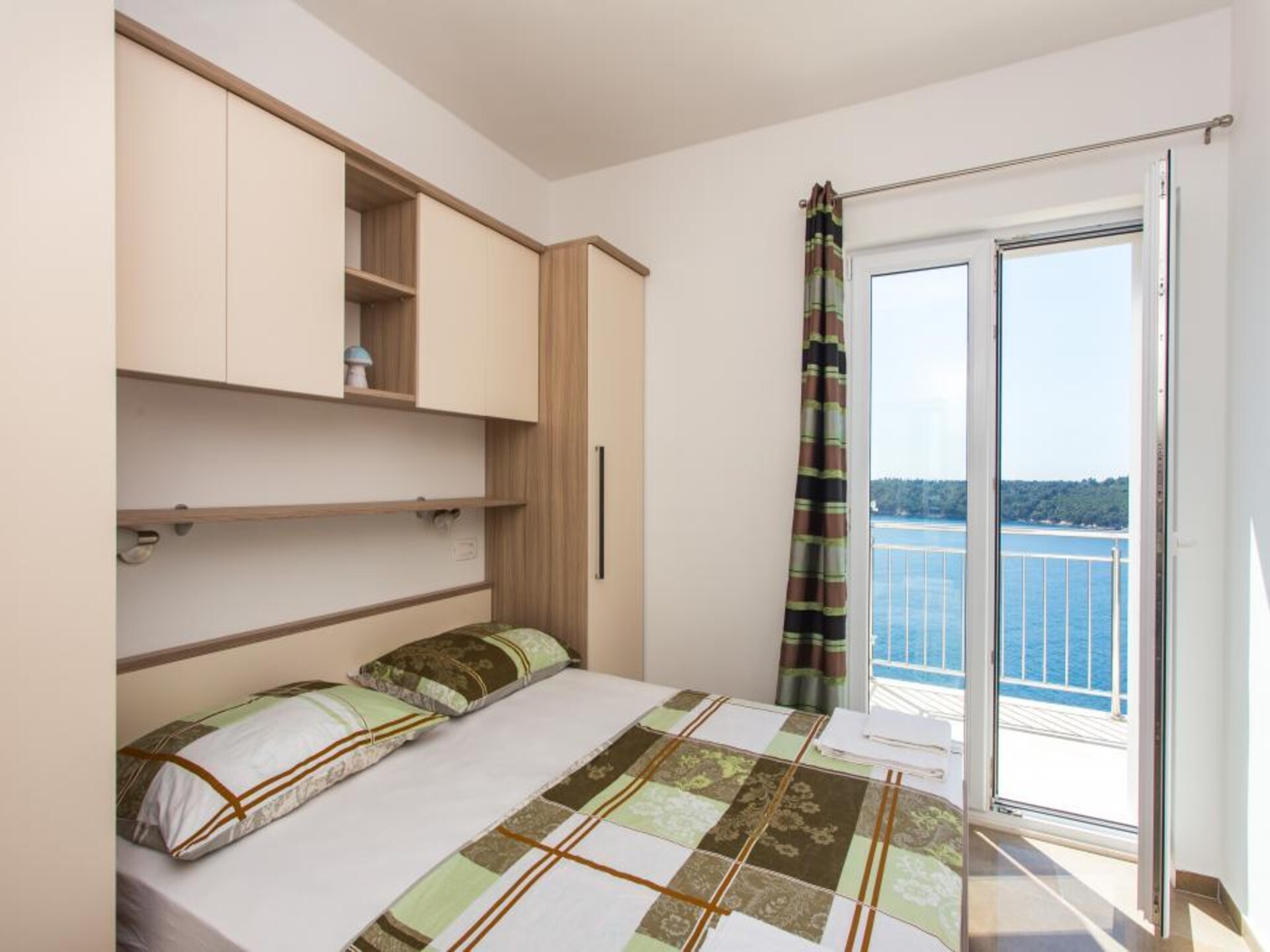 Driekamerappartement met balkon en uitzicht op zee en de oude stad - foto 9