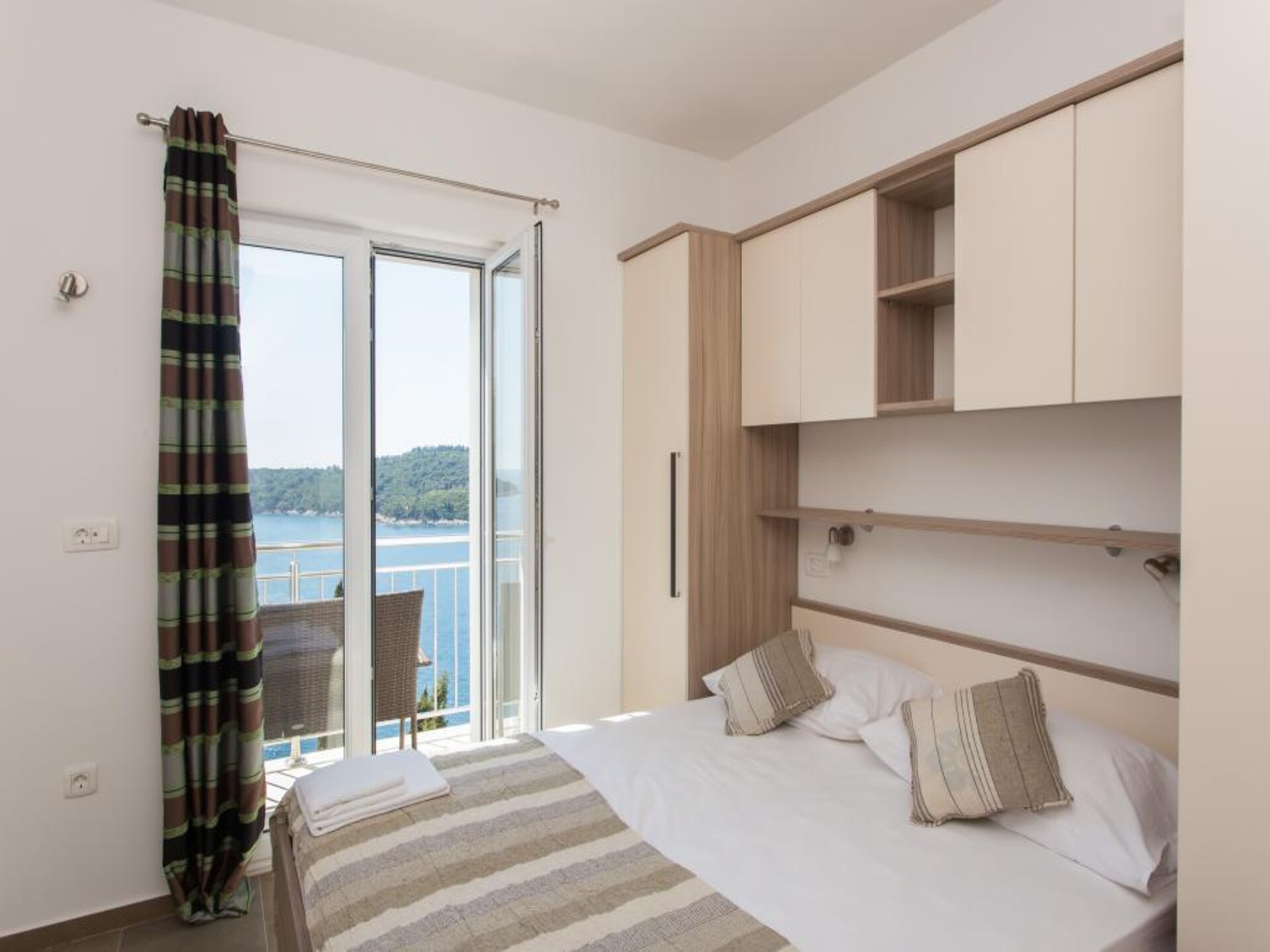 Driekamerappartement met balkon en uitzicht op zee en de oude stad - foto 5