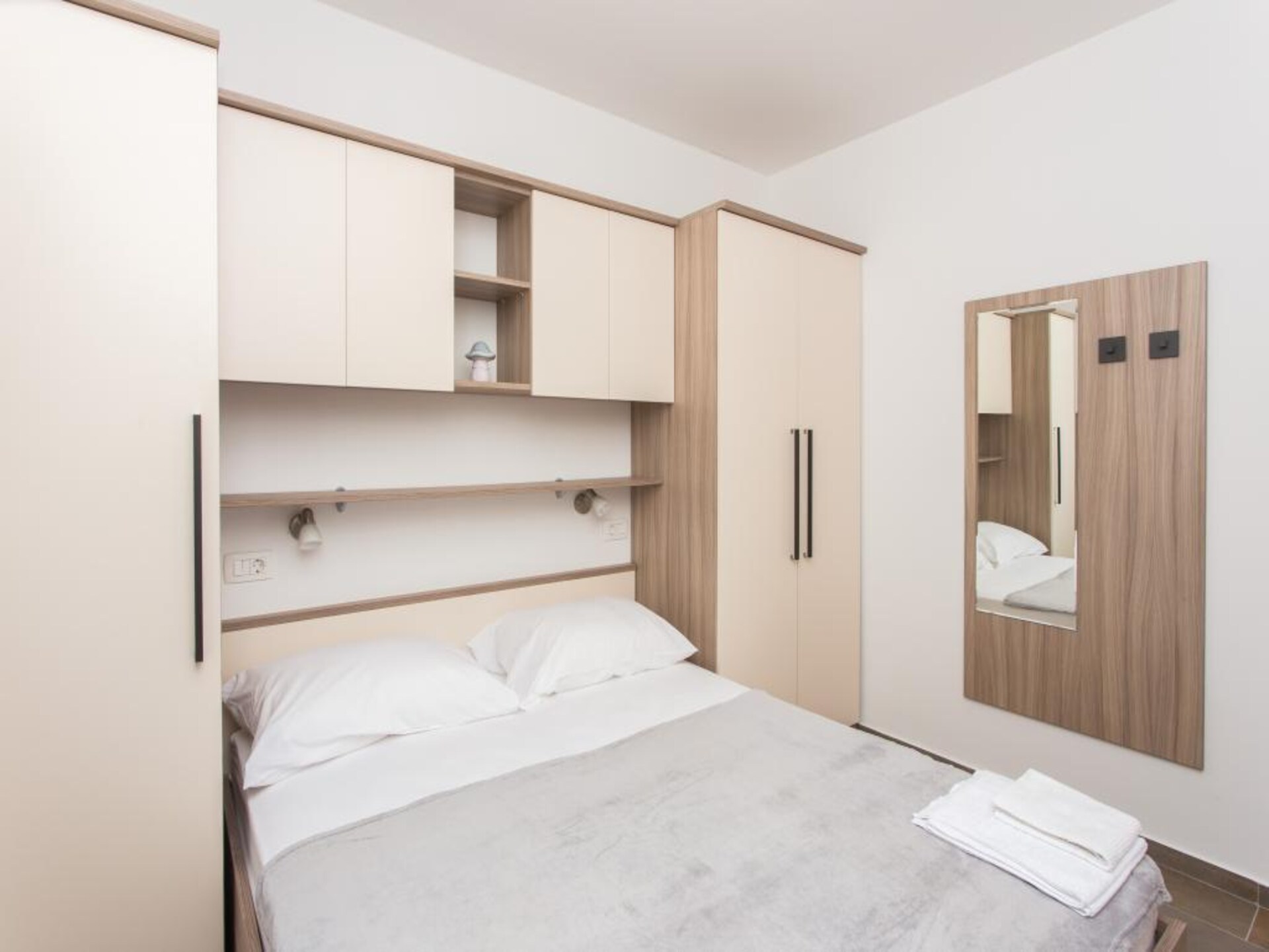 Driekamerappartement met balkon en uitzicht op zee en de oude stad - foto 7