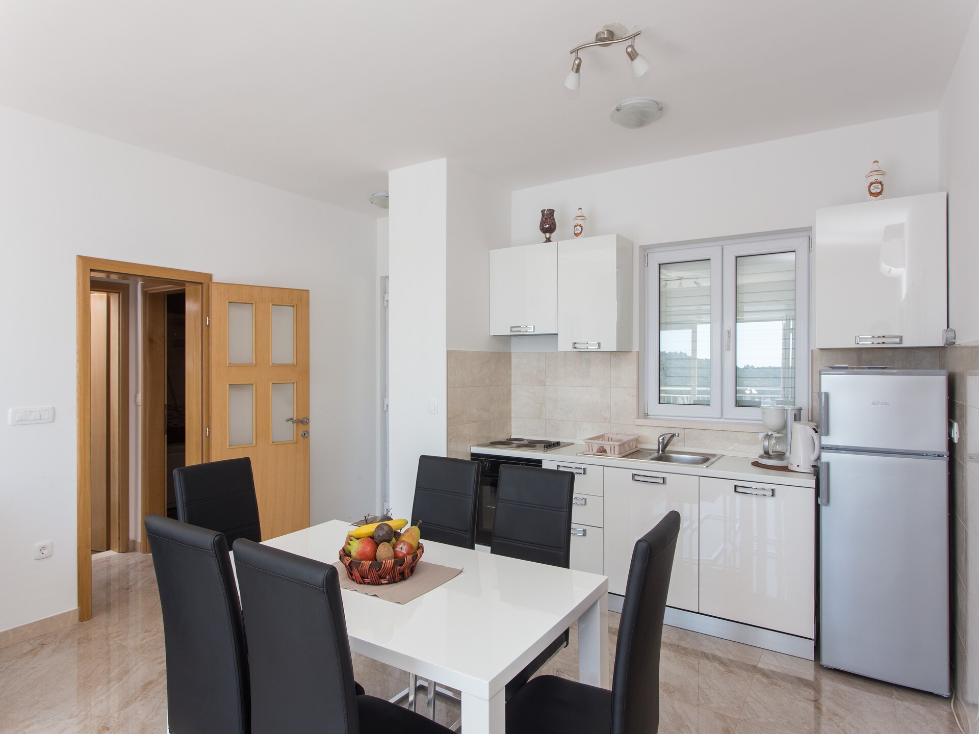 Driekamerappartement met balkon en uitzicht op zee en de oude stad - foto 14