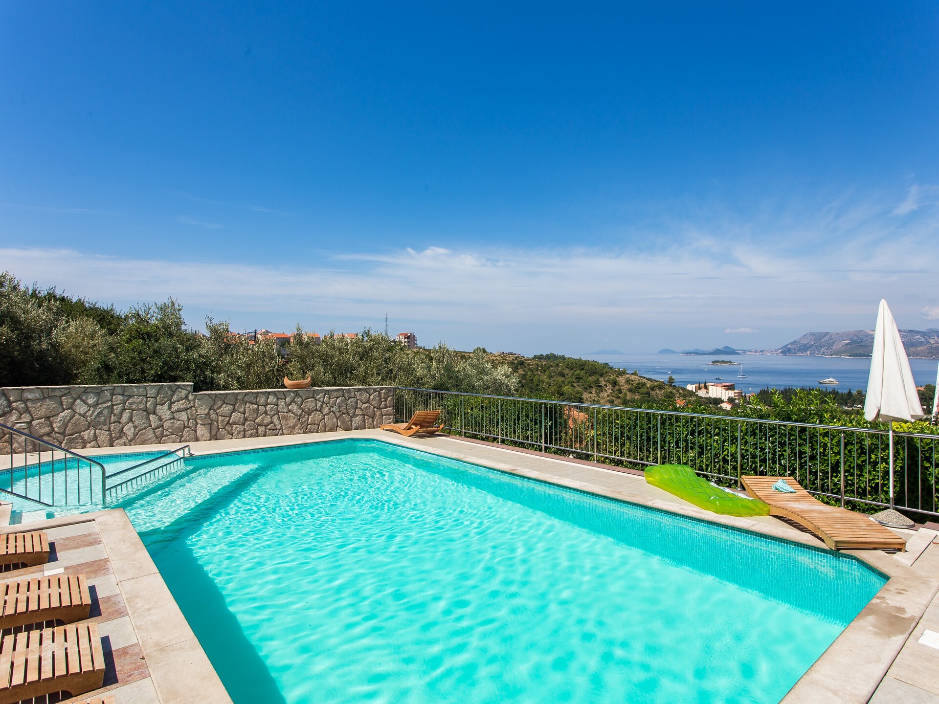 Licht appartement met 2 slaapkamers, gedeeld terras en zeezicht in Cavtat - foto 31