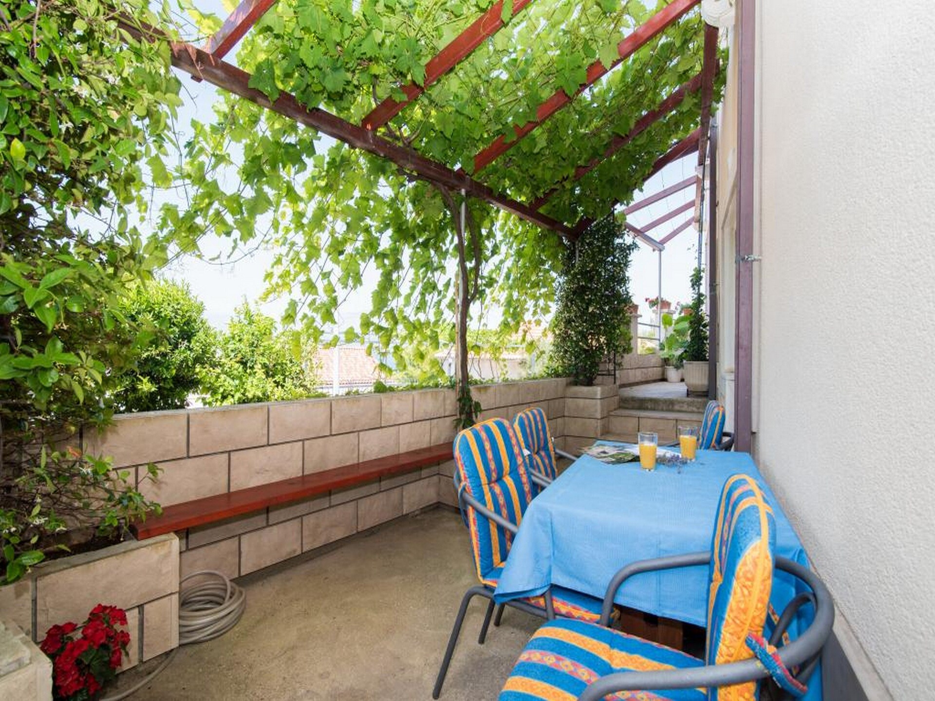 Aan het strand: Ruim appartement met terras in Postira - foto 15
