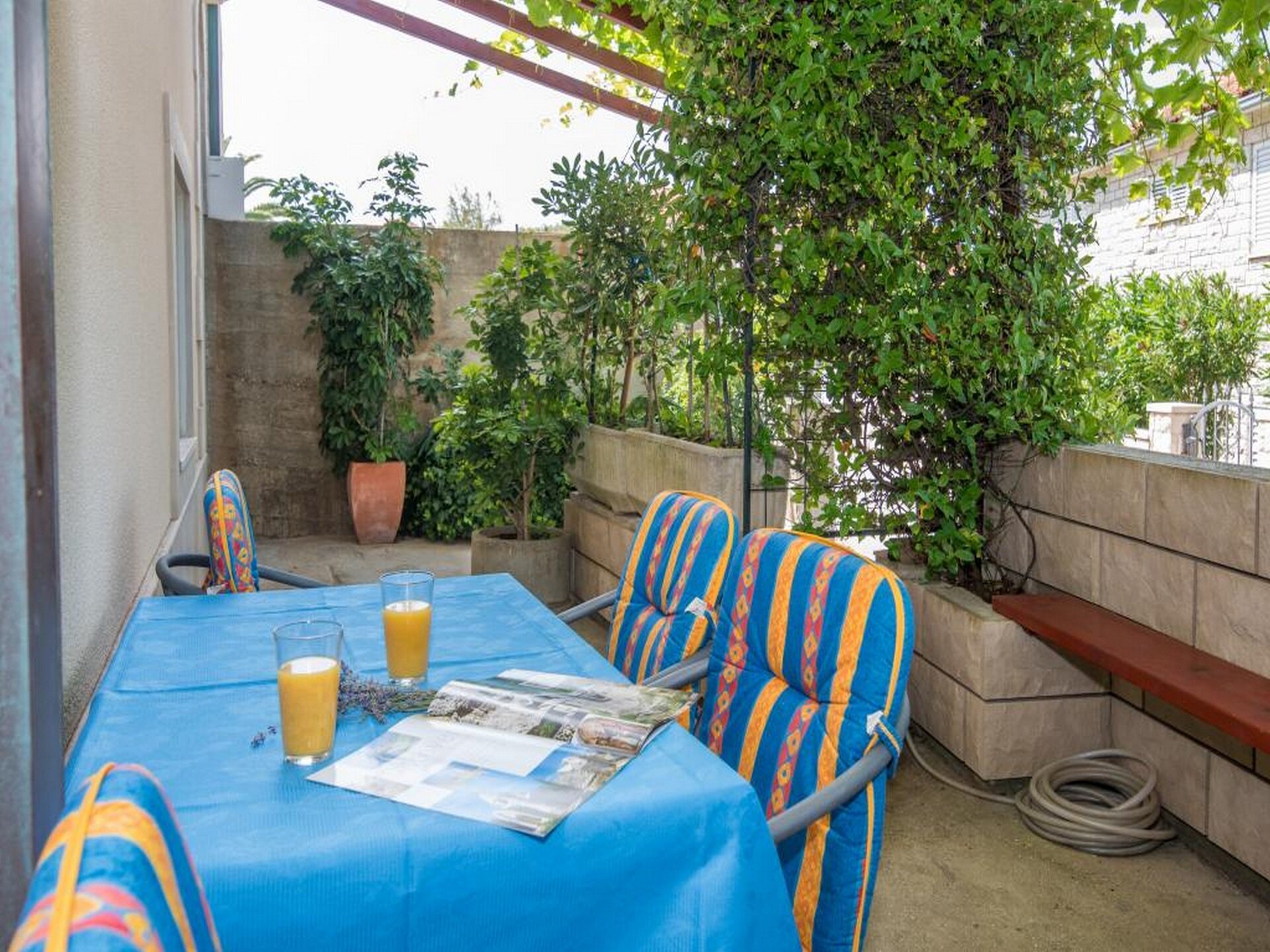 Aan het strand: Ruim appartement met terras in Postira - foto 14