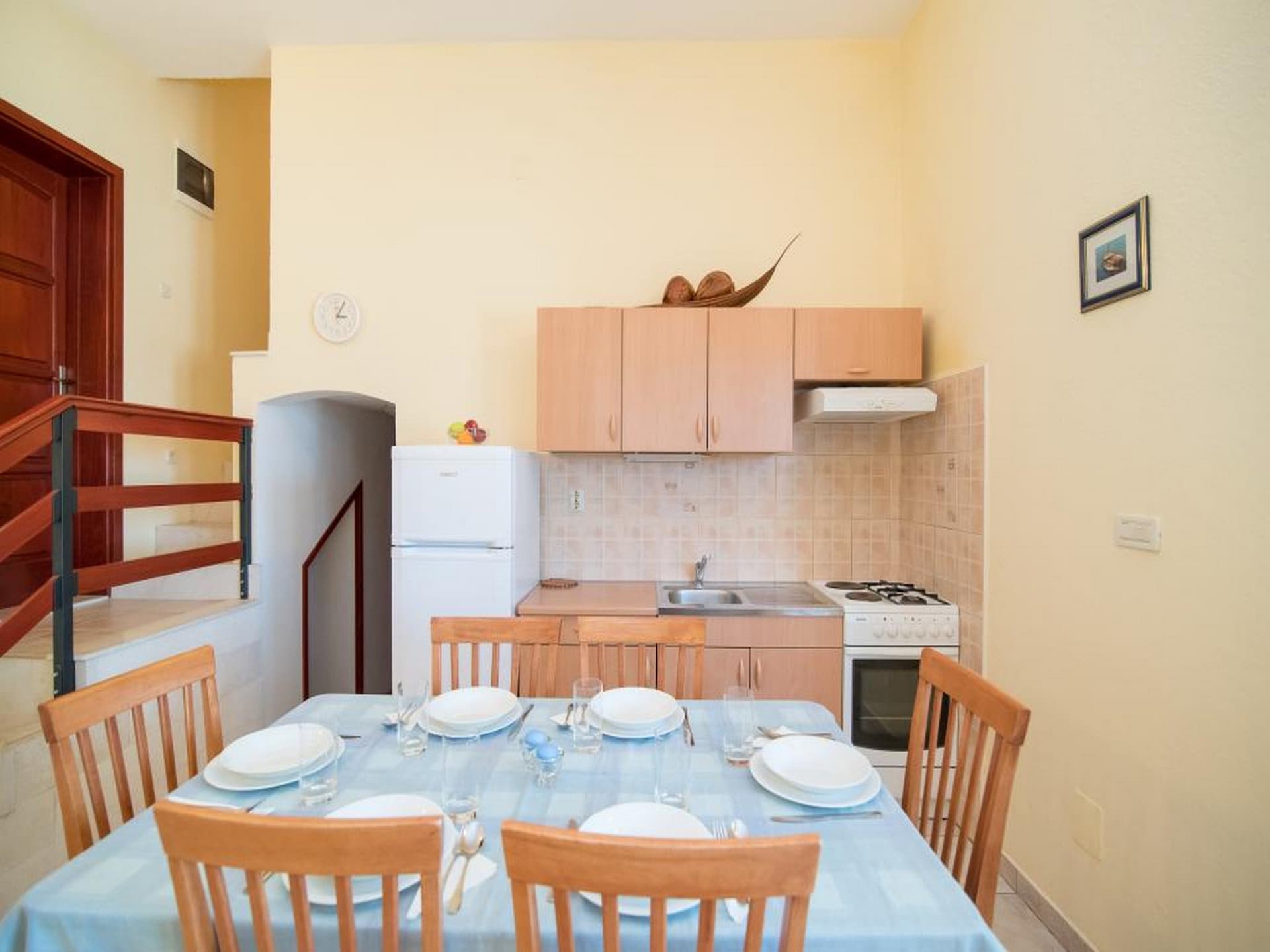 Aan het strand: Ruim appartement met terras in Postira - foto 1