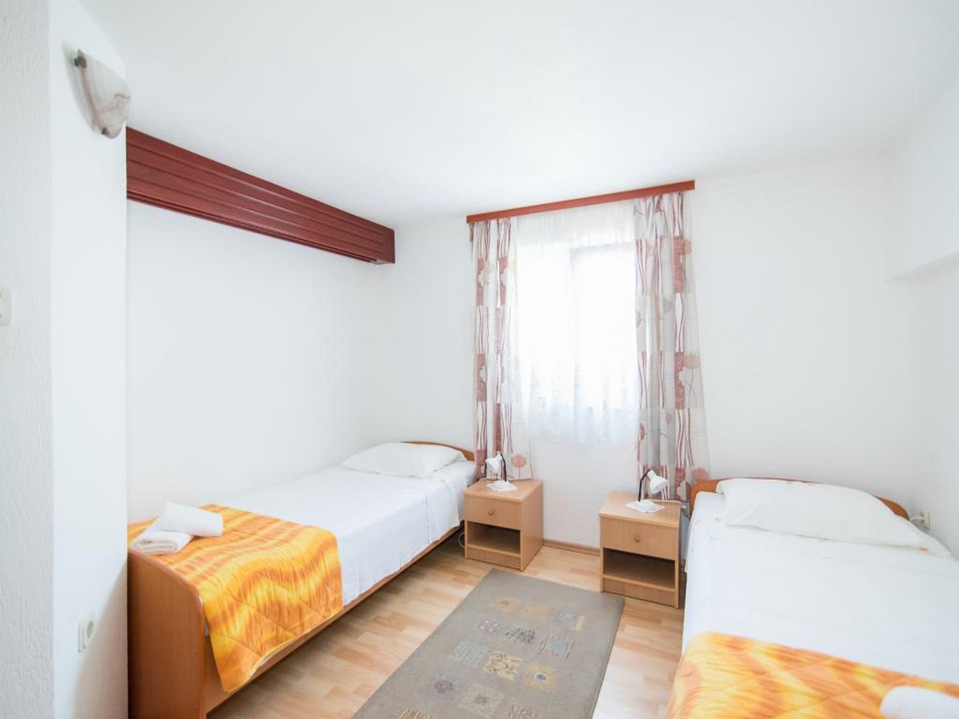 Aan het strand: Ruim appartement met terras in Postira - foto 6