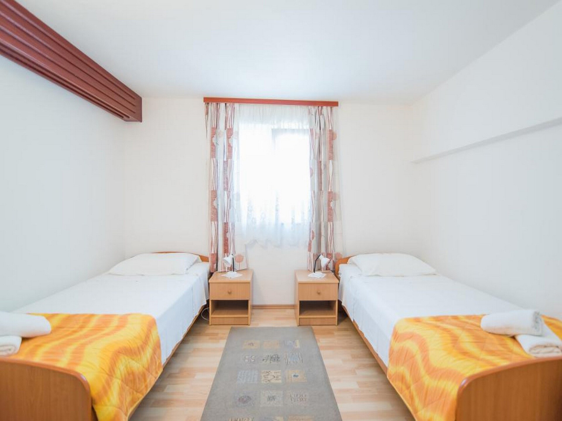 Aan het strand: Ruim appartement met terras in Postira - foto 5