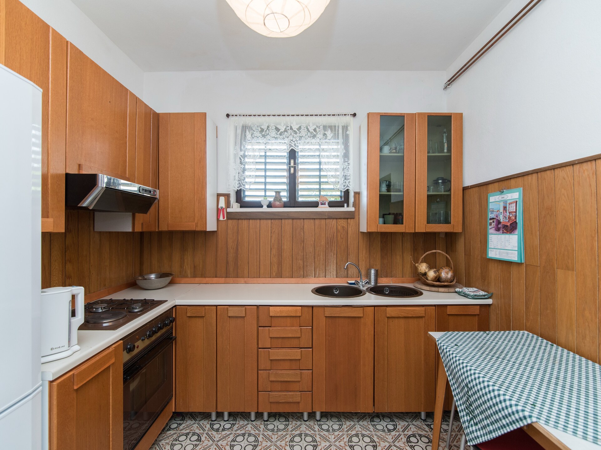 Comfortabel appartement met terras in hartje Postira, 300m van het strand - foto 9
