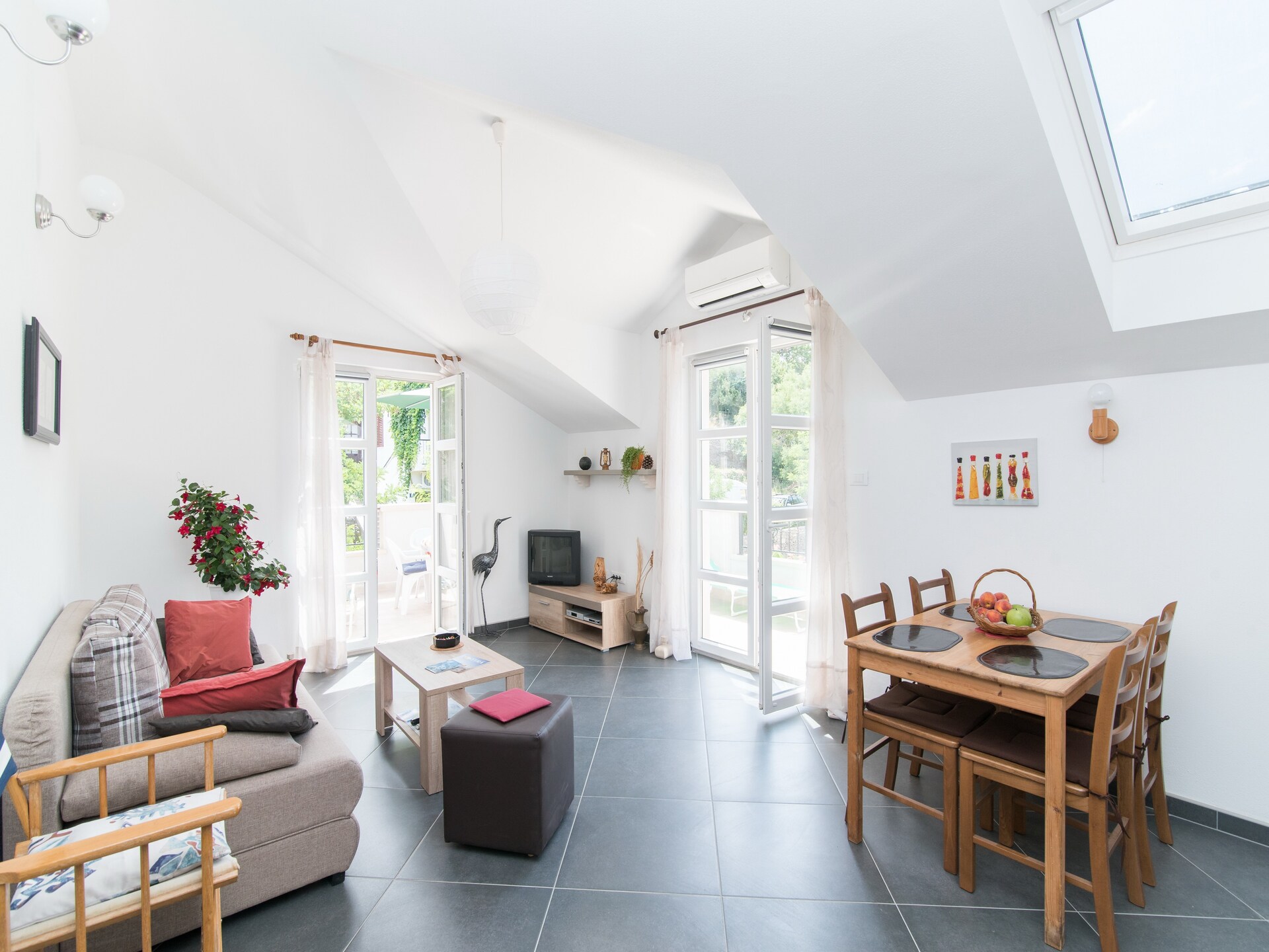 Op 300 m van het strand: Comfortabel appartement in Postira - foto 2