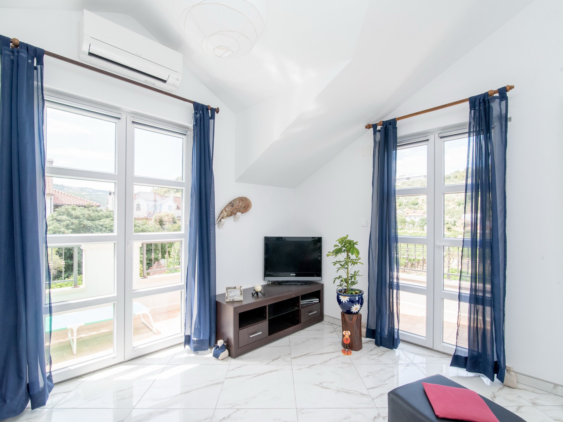Rustiek appartement met tuinzicht op 300m van zee in Postira, Brač - foto 4