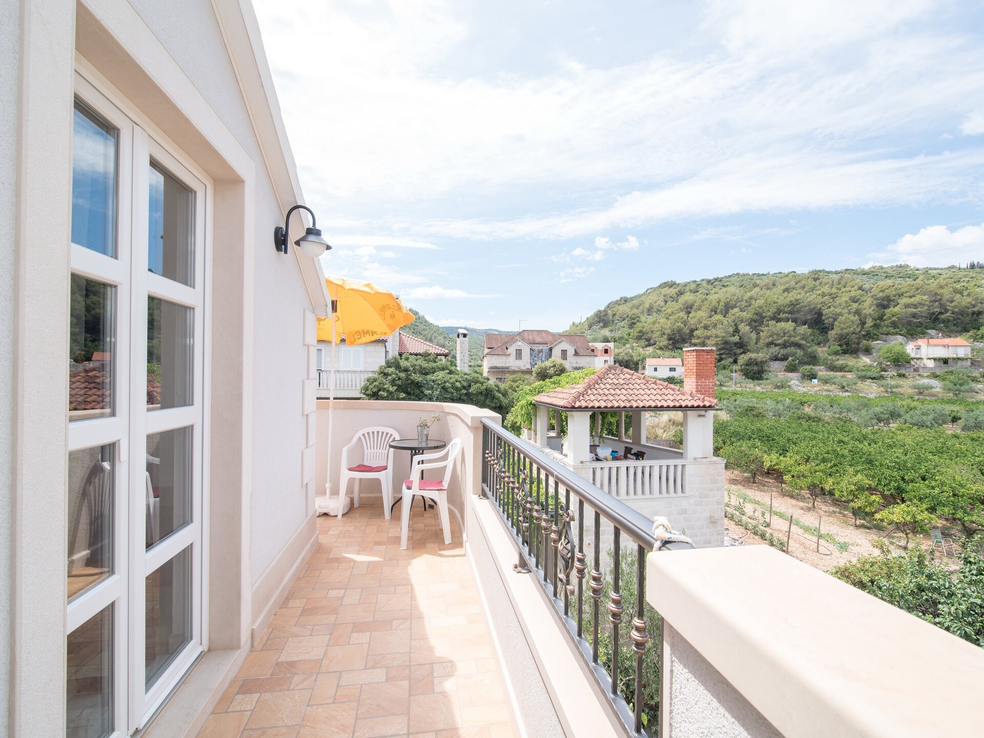 Rustiek appartement met tuinzicht op 300m van zee in Postira, Brač - foto 20