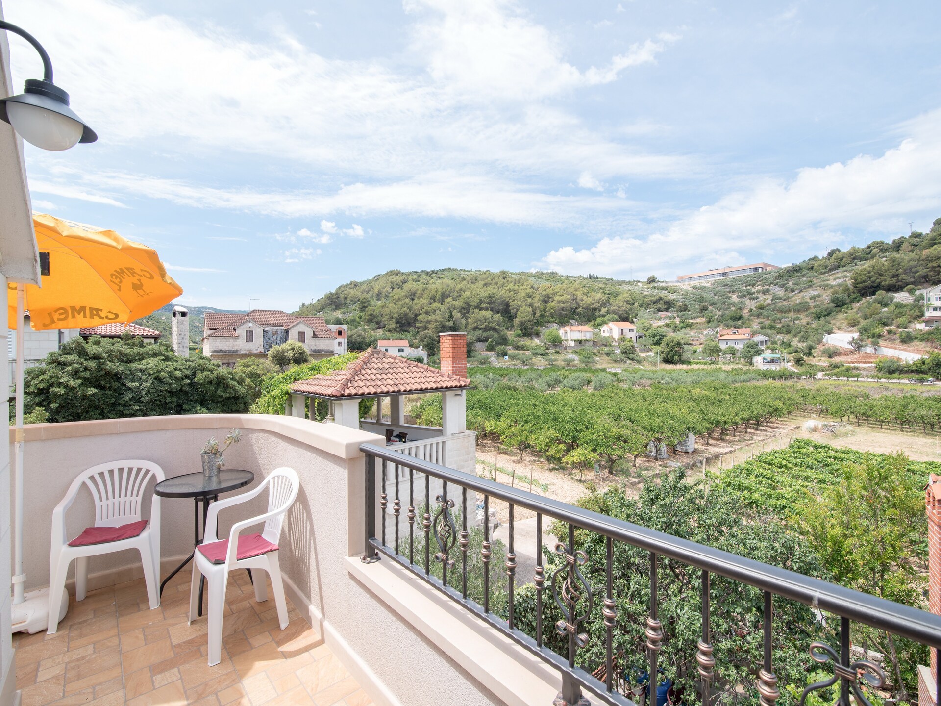 Rustiek appartement met tuinzicht op 300m van zee in Postira, Brač - foto 17