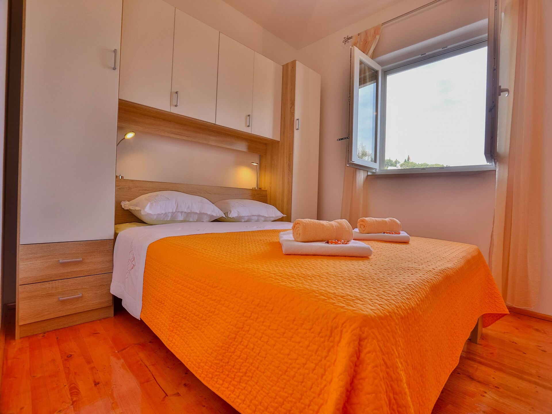 Aan het strand: Ruim appartement met tuin in Sutivan - foto 12