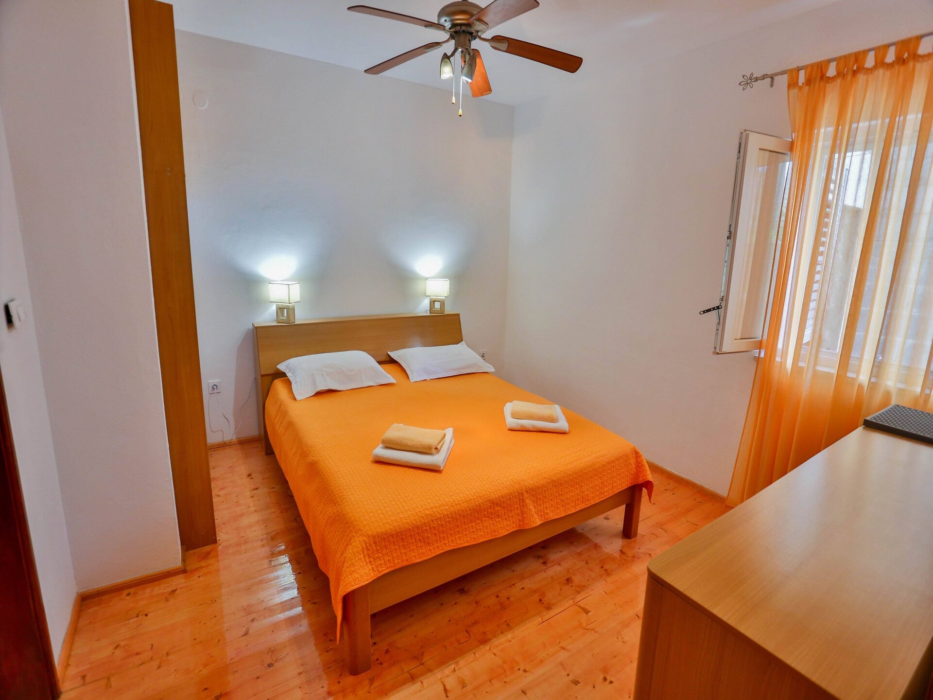Aan het strand: Ruim appartement met tuin in Sutivan - foto 7