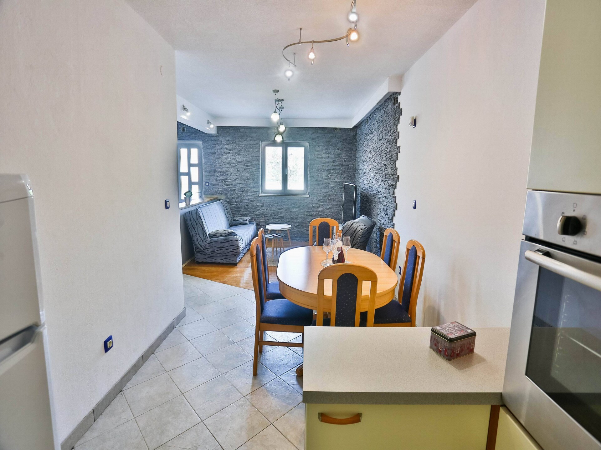 Aan het strand: Ruim appartement met tuin in Sutivan - foto 3