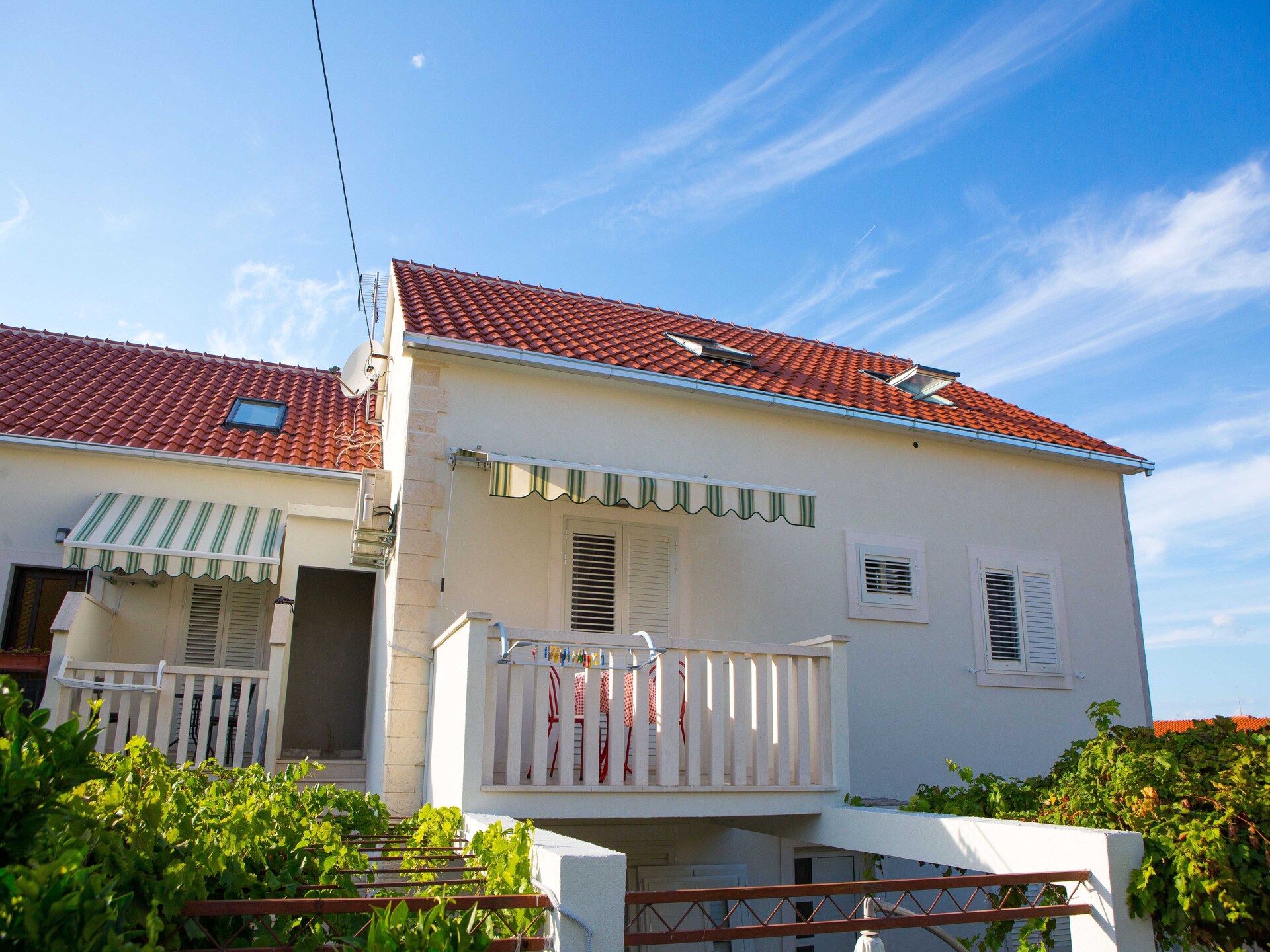 Aan het strand: Ruim appartement met tuin in Sutivan - foto 21