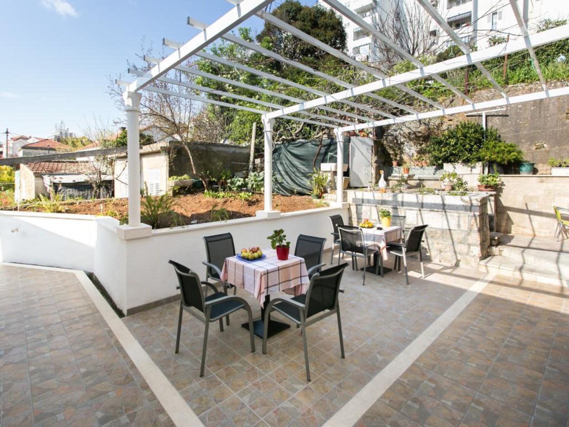 Knusse Triple Kamer met Patio bij Zwembad in Dubrovnik - foto 16