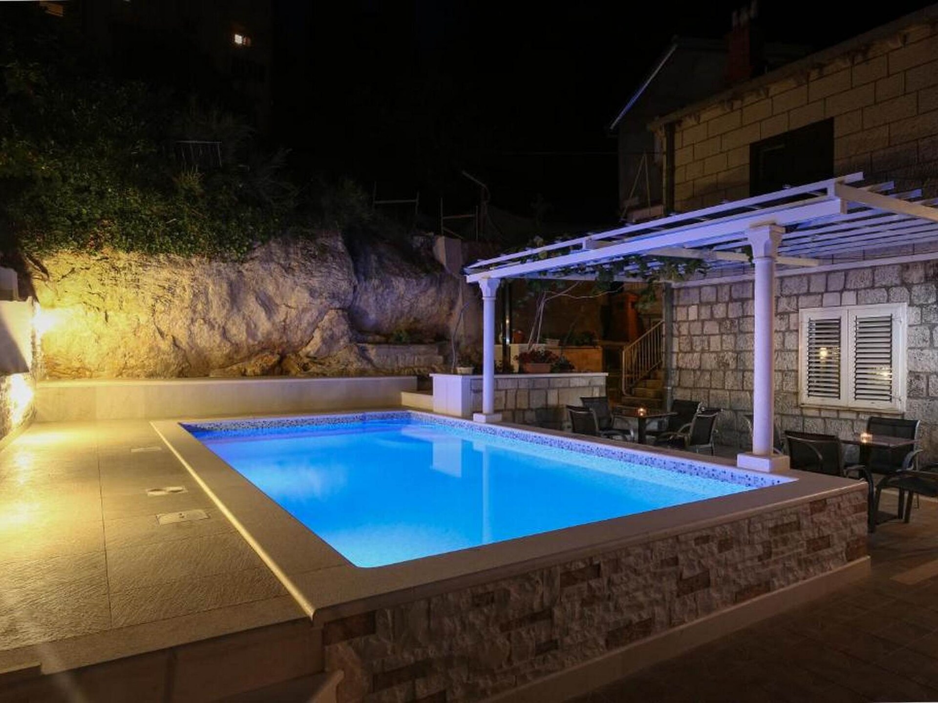 Knusse Triple Kamer met Patio bij Zwembad in Dubrovnik - foto 21