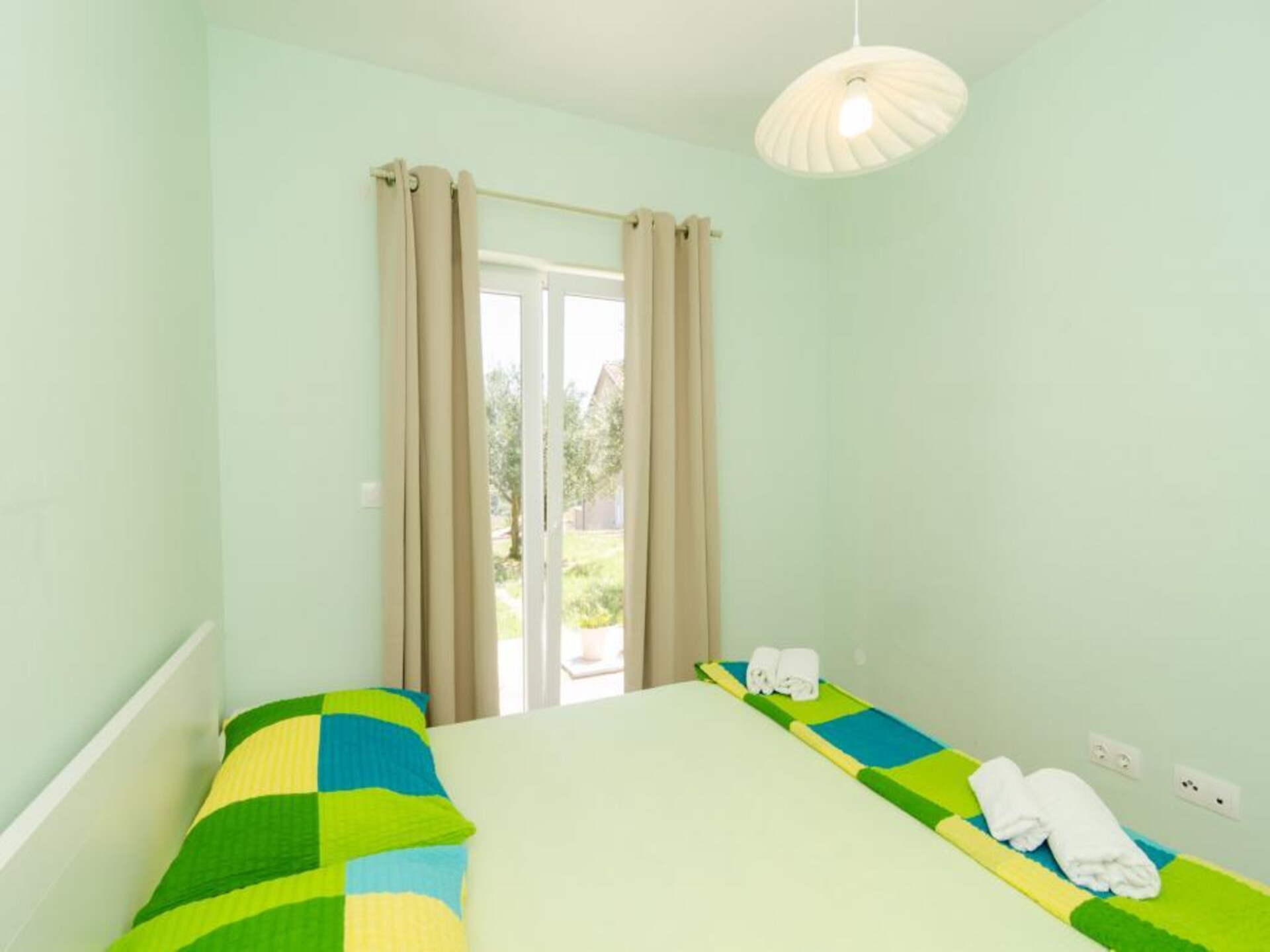 Rustiek appartement met terras en tuinzicht op loopafstand van strand - foto 10