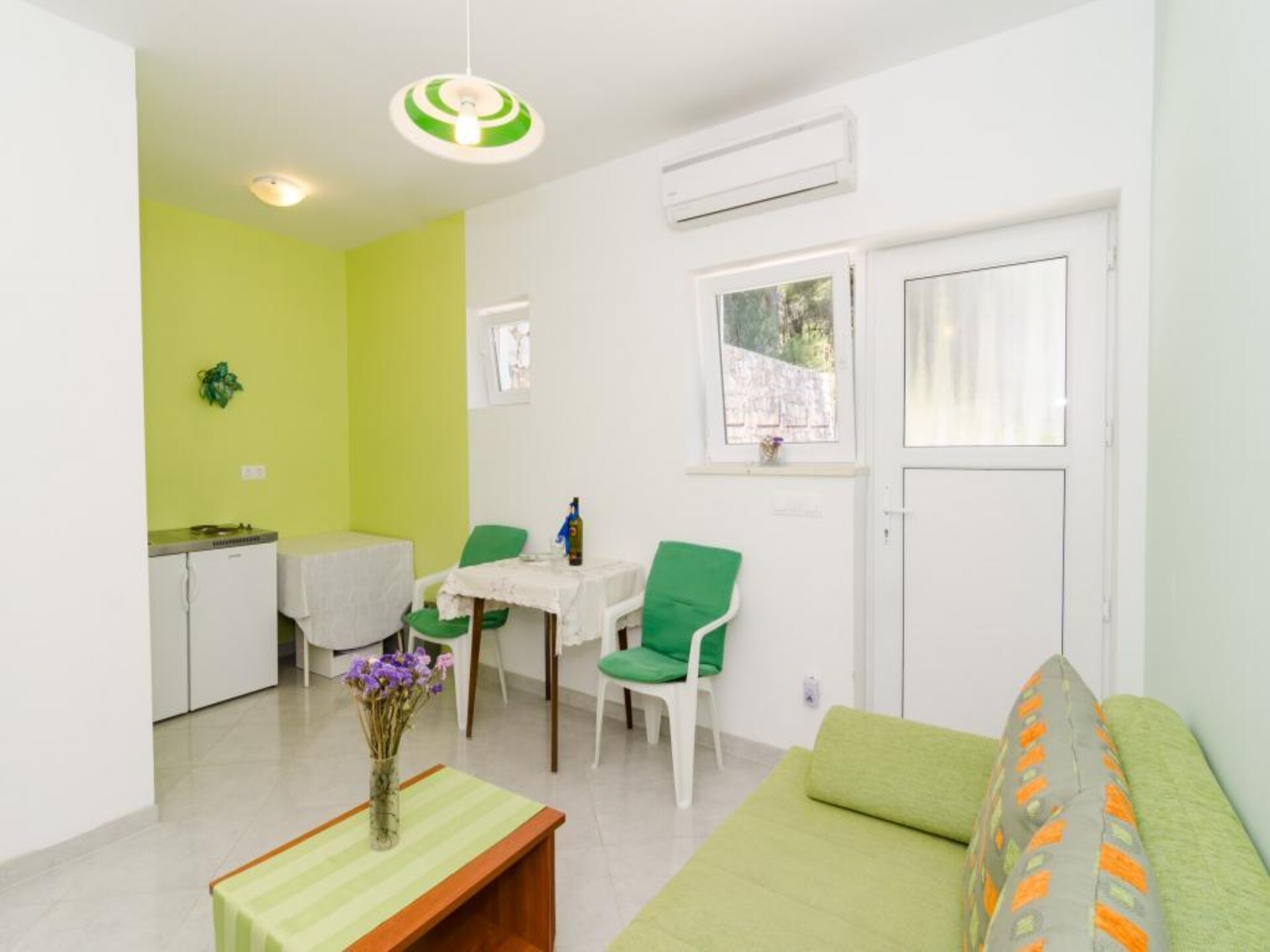 Rustiek appartement met terras en tuinzicht op loopafstand van strand - foto 4