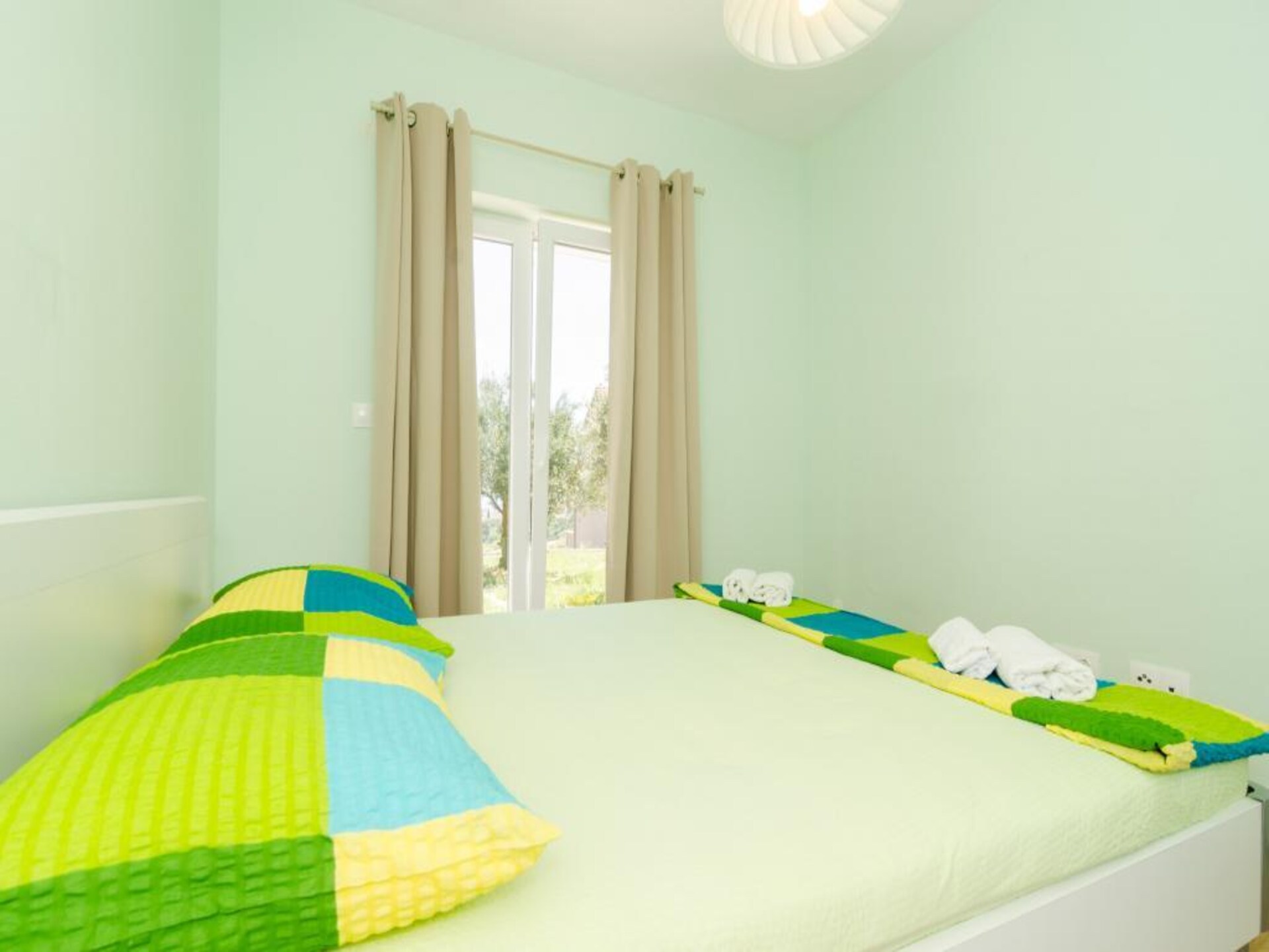 Rustiek appartement met terras en tuinzicht op loopafstand van strand - foto 11